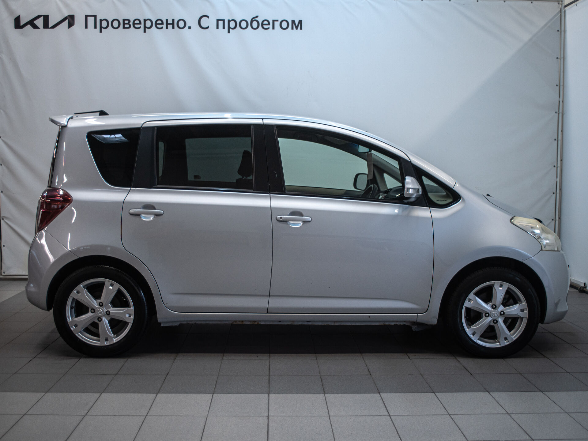 Toyota Ractis 2008 5