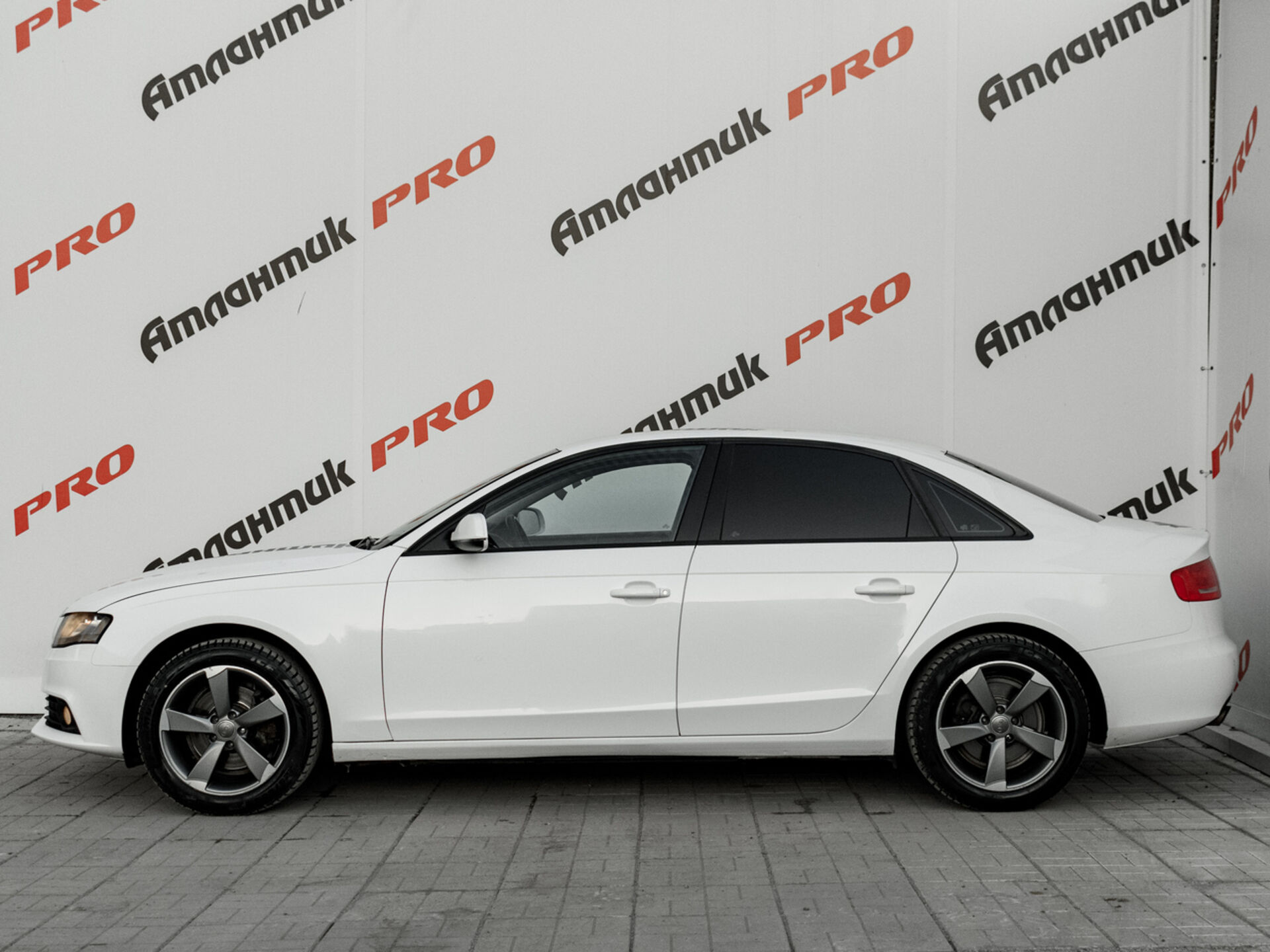Купить Audi A4 1.8 MT (120 л.с.), 2011 в Екатеренбурге