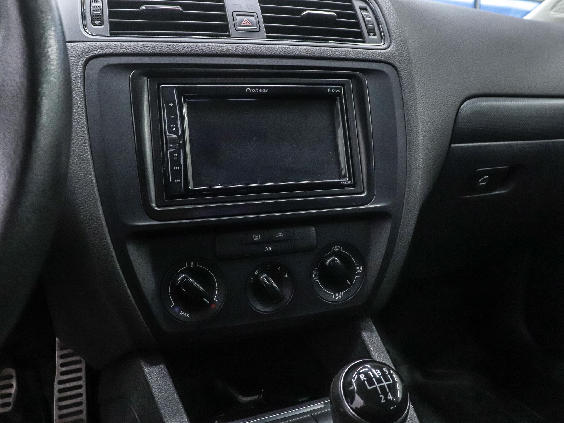 Volkswagen Jetta 2015 12