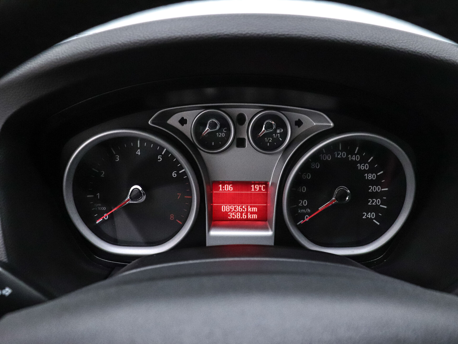 Ford Focus 2011 13
