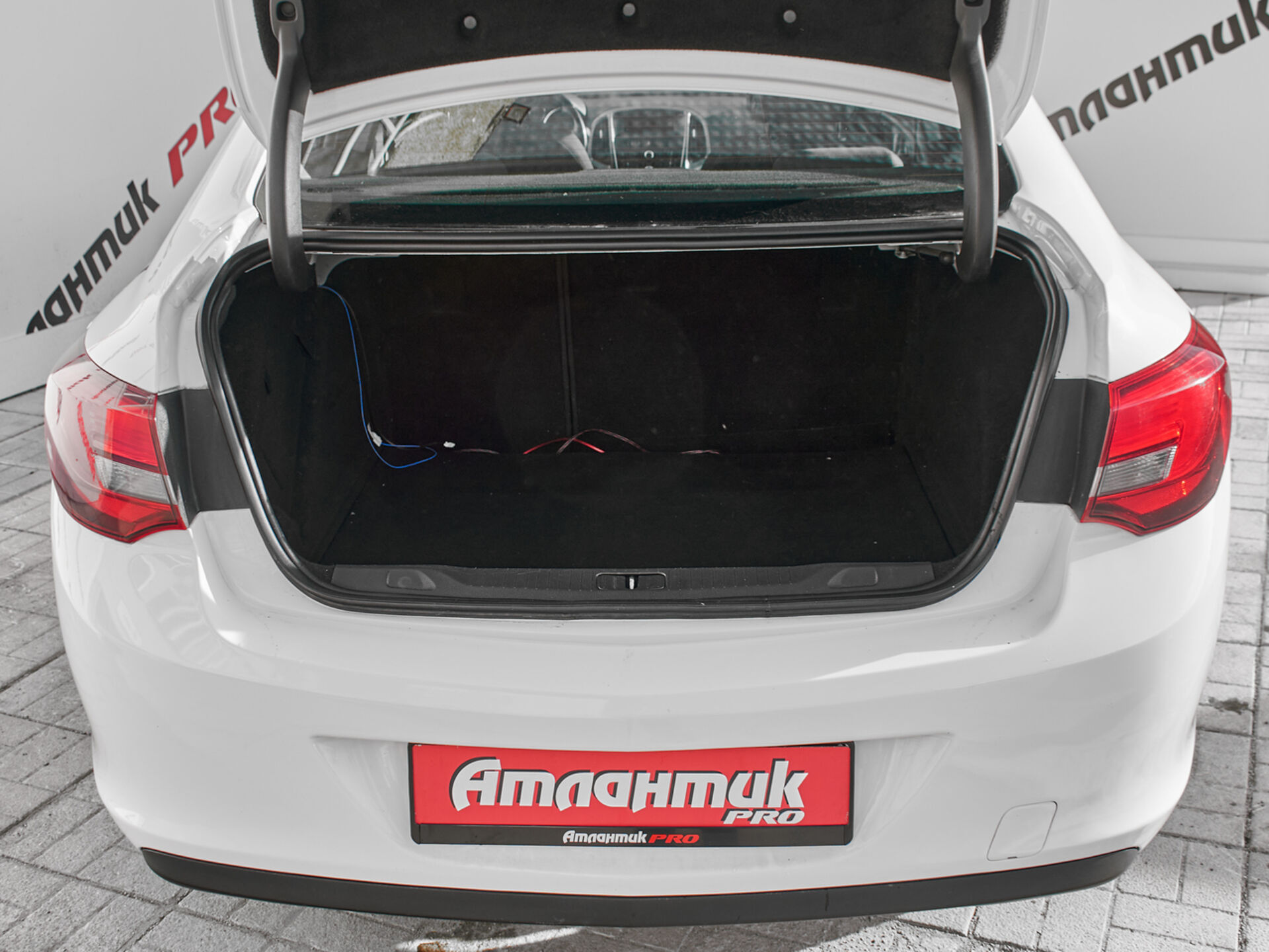 Купить Opel Astra 1.6 AT (115 л.с.), 2013 в Екатеренбурге