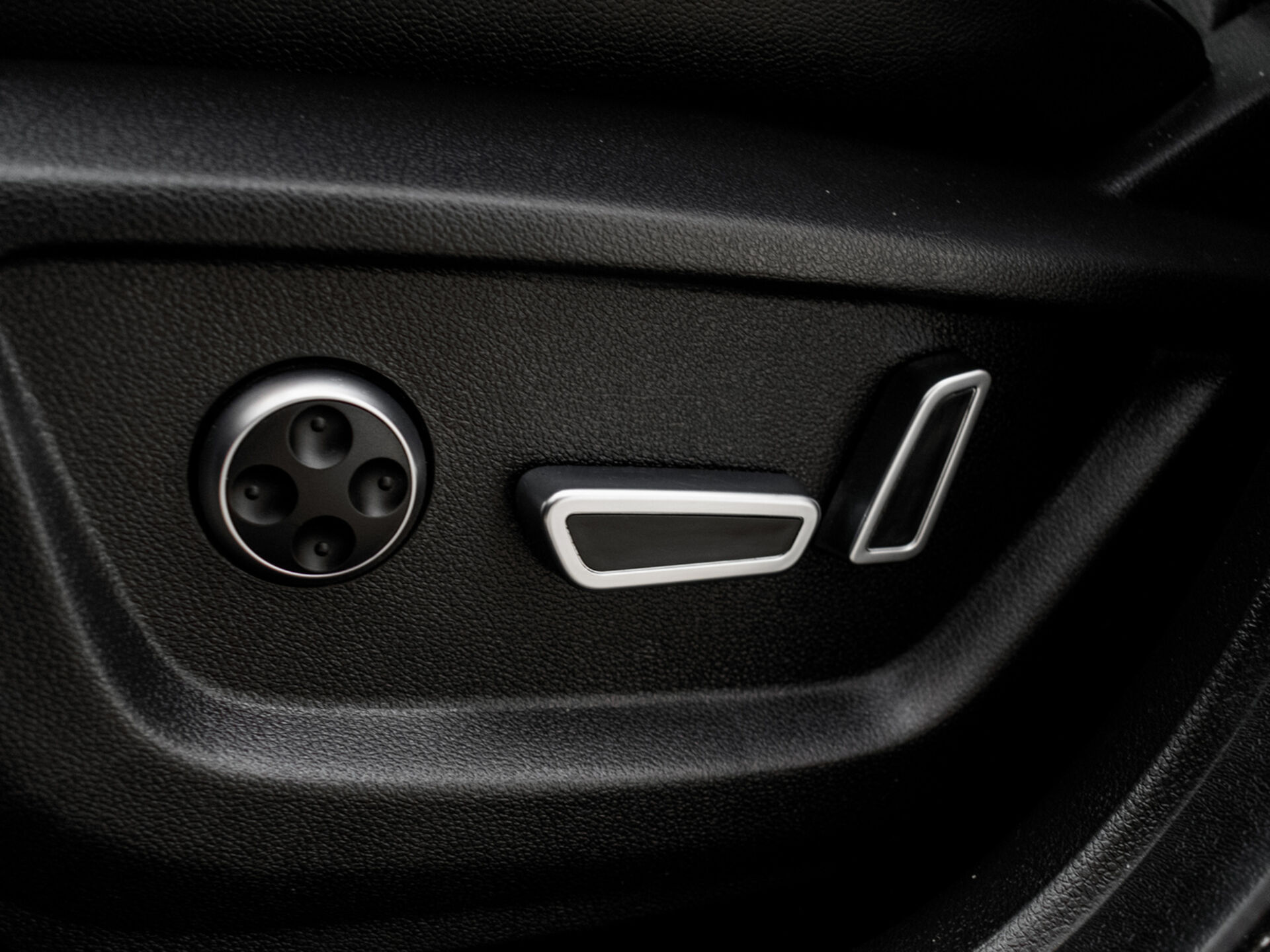 Купить Chery Tiggo 4 1.5 AMT (147 л.с.), 2021 в Екатеренбурге