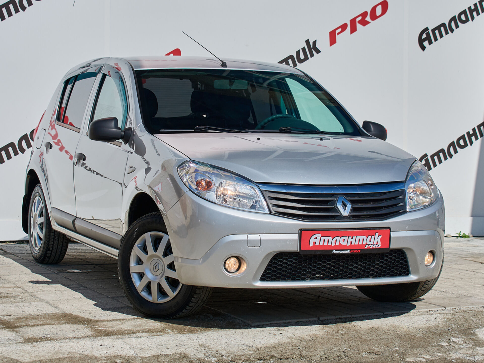 Купить Renault Sandero 1.6 MT (84 л.с.), 2013 в Екатеренбурге