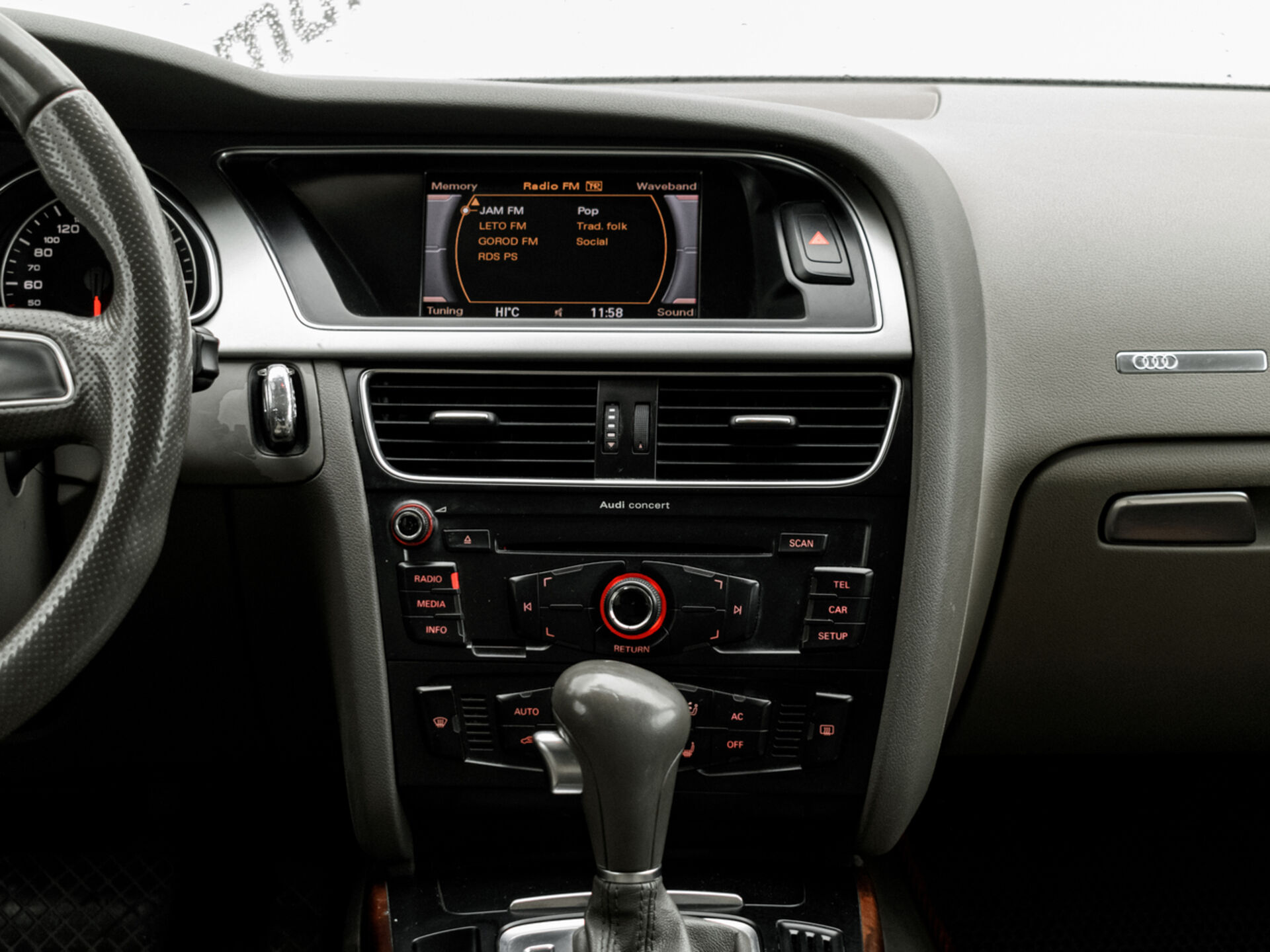 Купить Audi A5 2.0 CVT (180 л.с.), 2010 в Екатеренбурге