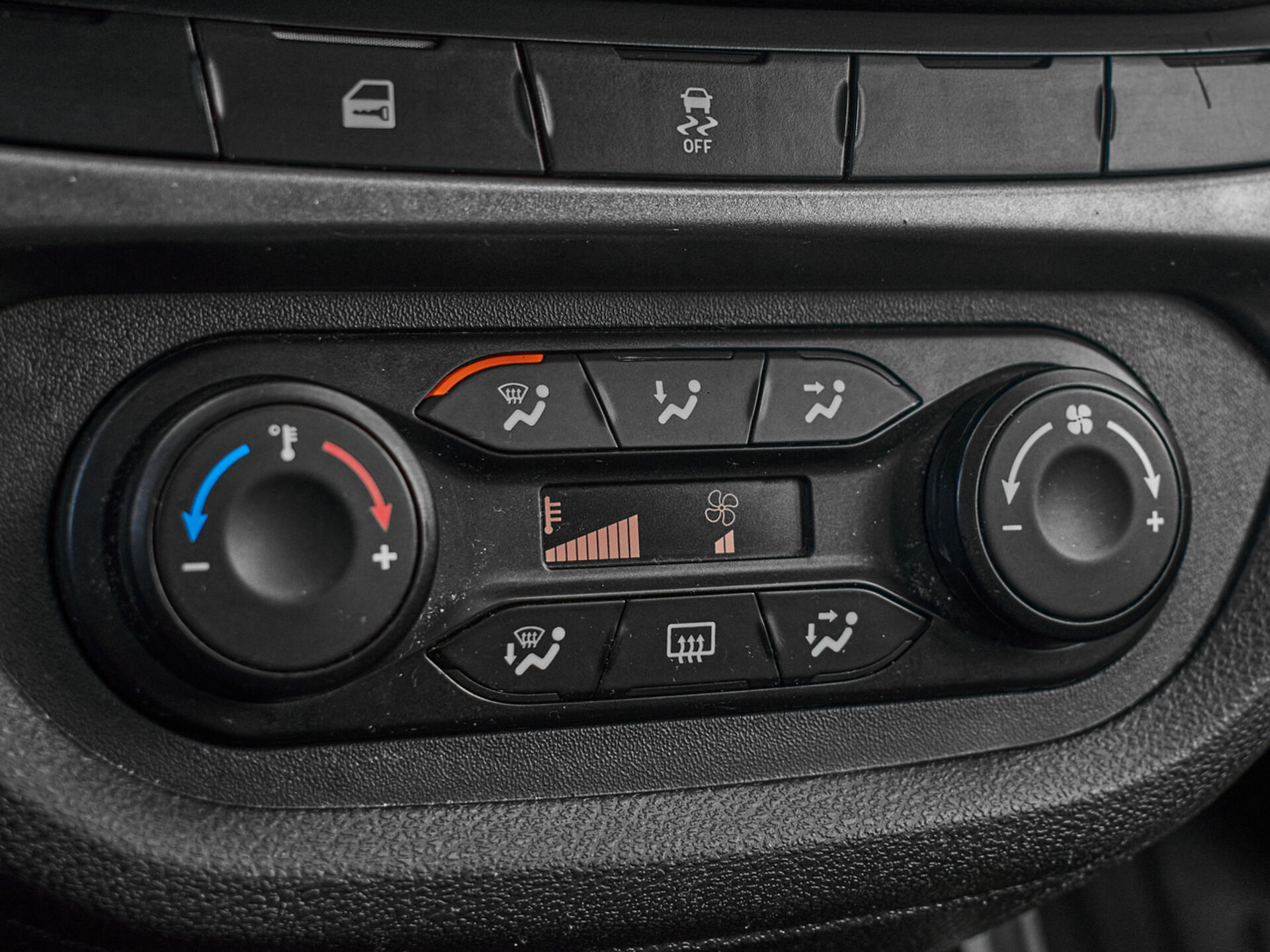 Купить Lada (ВАЗ) Vesta 1.6 MT (106 л.с.), 2016 в Екатеренбурге