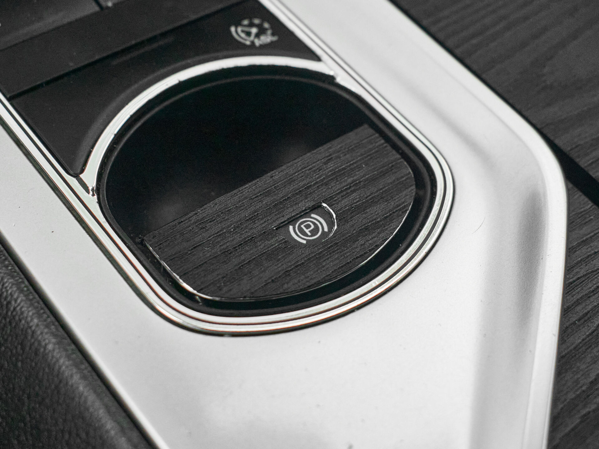 Купить Jaguar XF 2.0 AT (240 л.с.), 2014 в Екатеренбурге