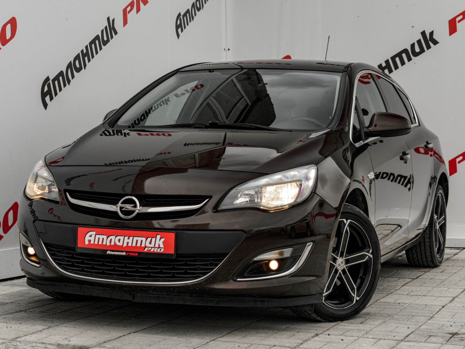 Купить Opel Astra 1.6 MT (115 л.с.), 2013 в Екатеренбурге