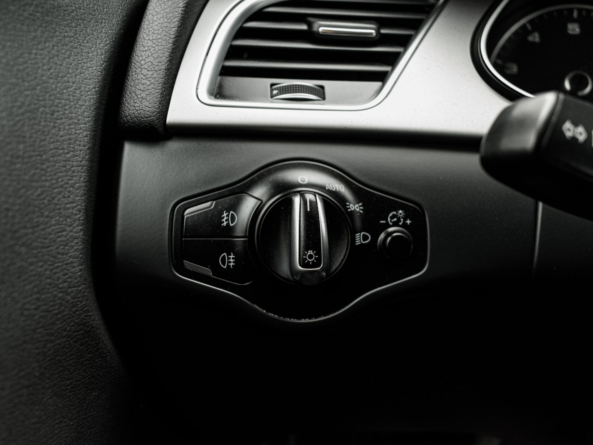 Купить Audi A4 1.8 CVT (170 л.с.), 2013 в Екатеренбурге