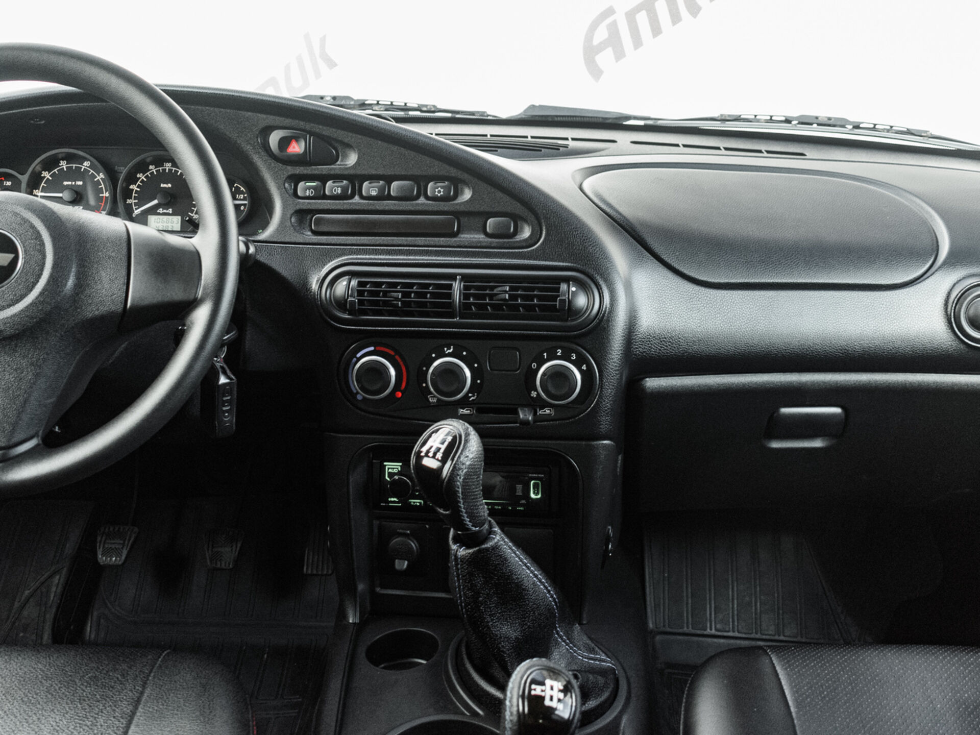 Купить Chevrolet Niva 1.7 MT (80 л.с.) 4WD, 2018 в Екатеренбурге