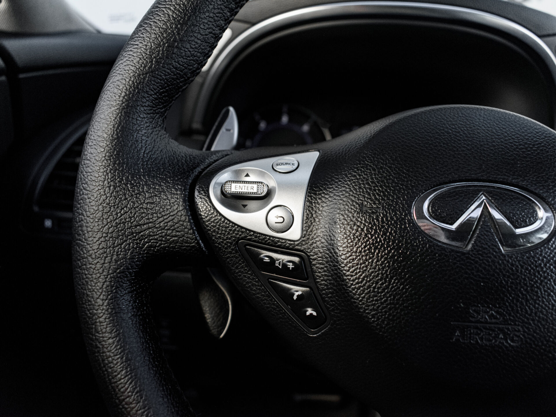 Купить Infiniti QX70 3.0d AT (238 л.с.) 4WD, 2014 в Екатеренбурге