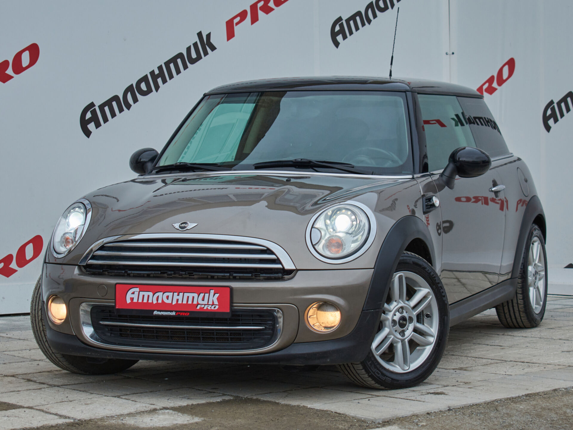Купить MINI Hatch Cooper 1.6 AT (122 л.с.), 2011 в Екатеренбурге