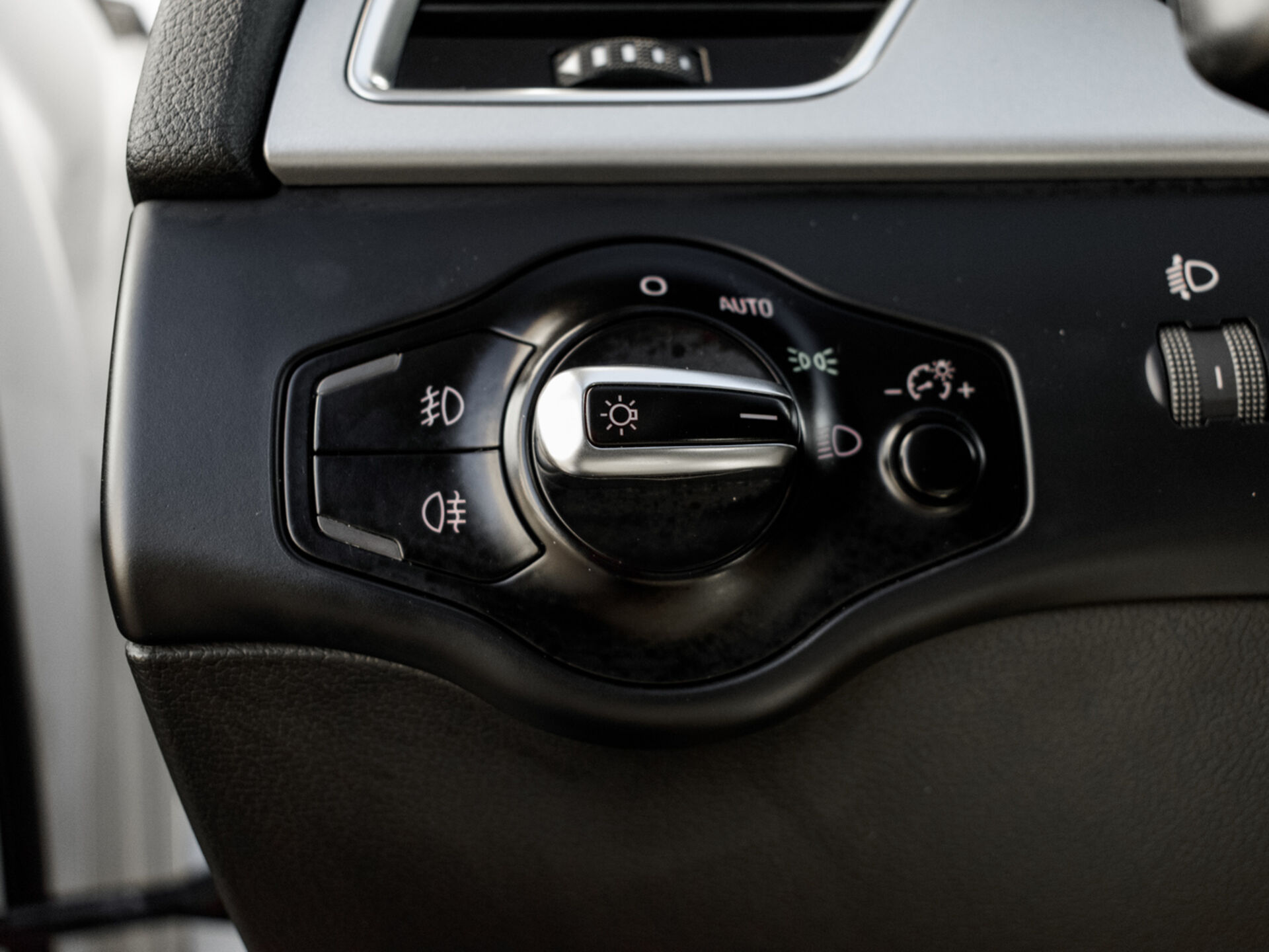 Купить Audi A4 1.8 MT (120 л.с.), 2011 в Екатеренбурге