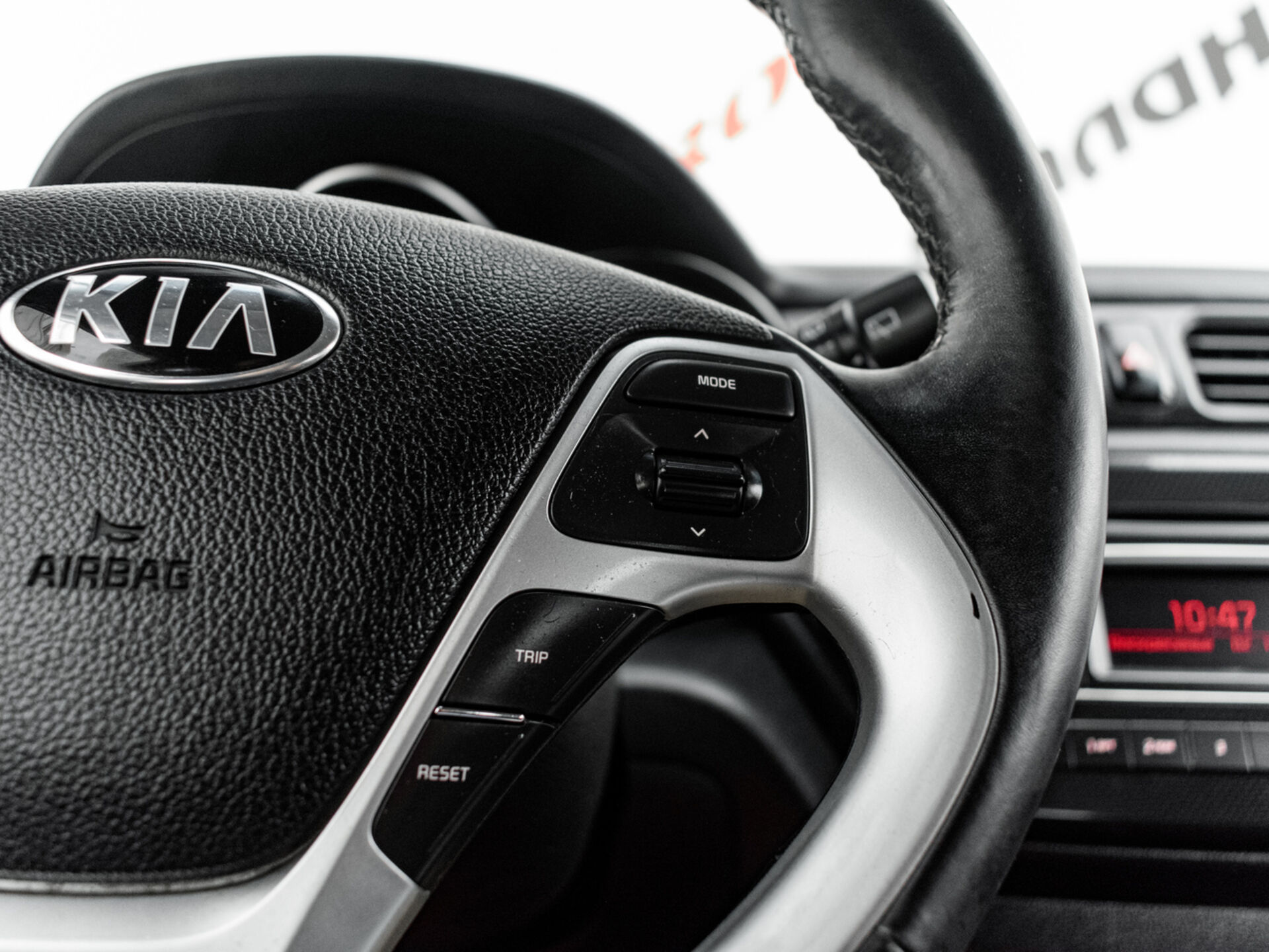 Купить Kia Rio 1.6 AT (123 л.с.), 2015 в Екатеренбурге