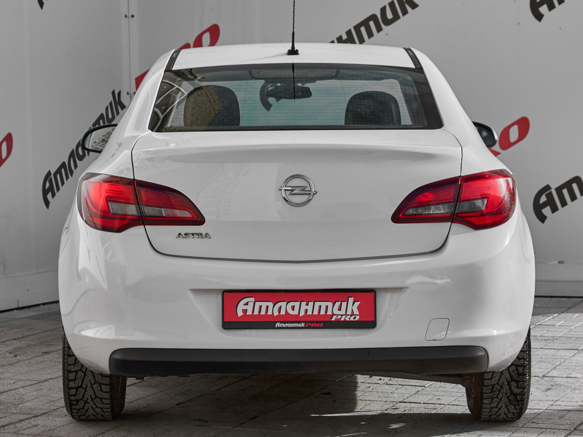 Купить Opel Astra 1.6 AT (115 л.с.), 2013 в Екатеренбурге