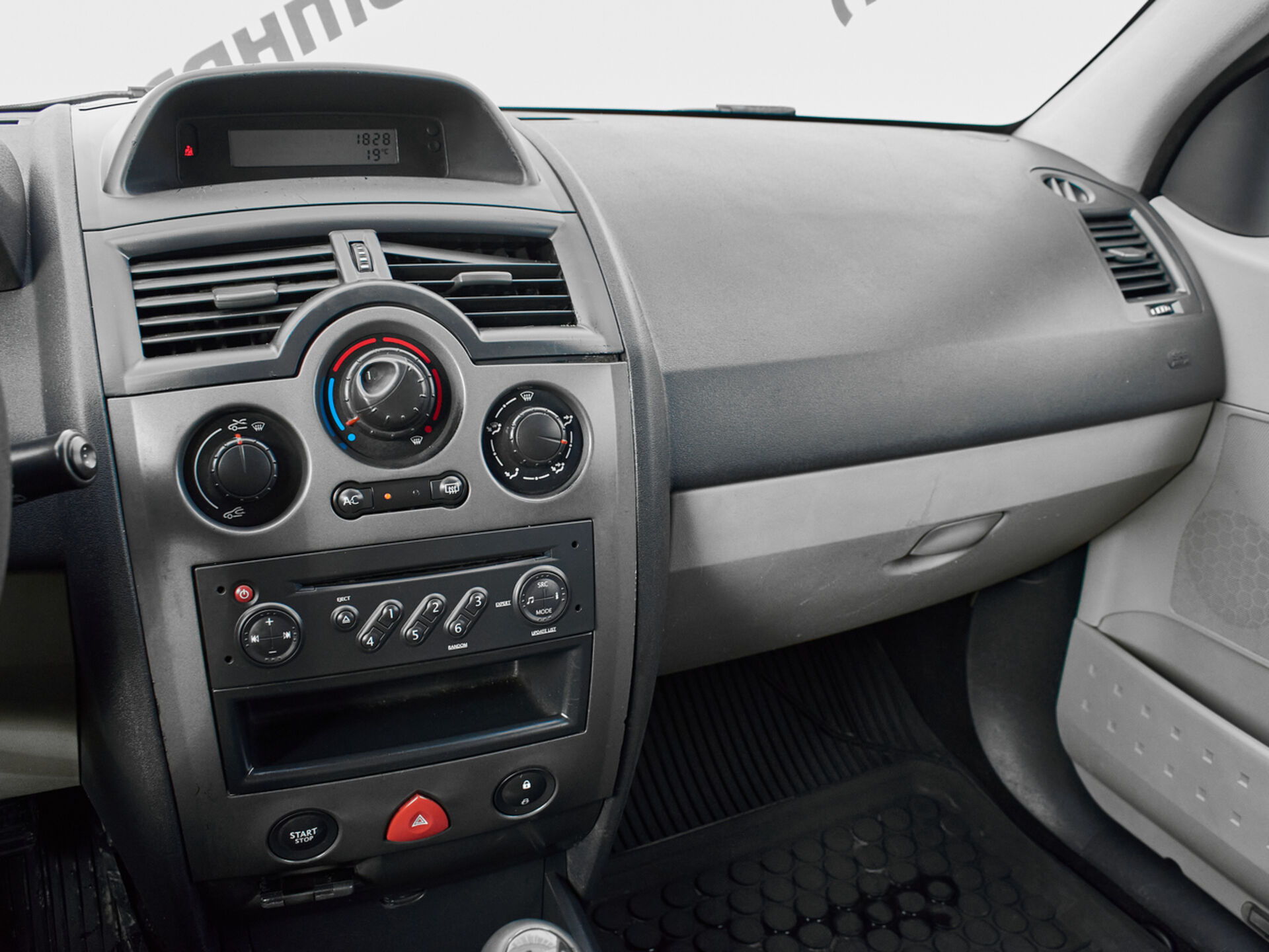 Купить Renault Megane 1.6 MT (115 л.с.), 2006 в Екатеренбурге