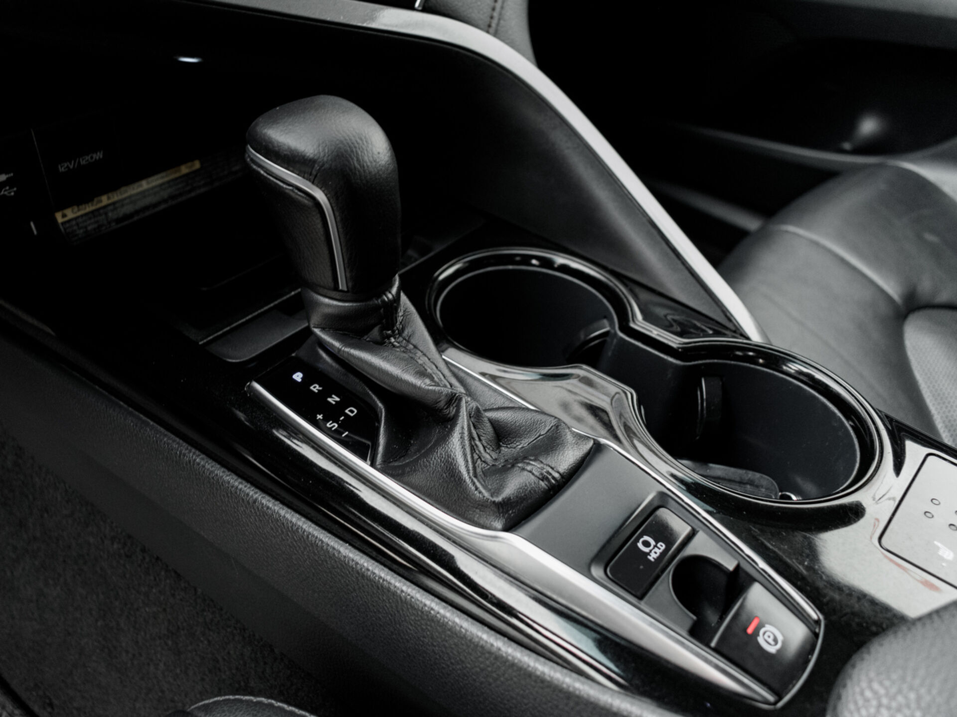 Купить Toyota Camry 2.5 AT (181 л.с.), 2019 в Екатеренбурге