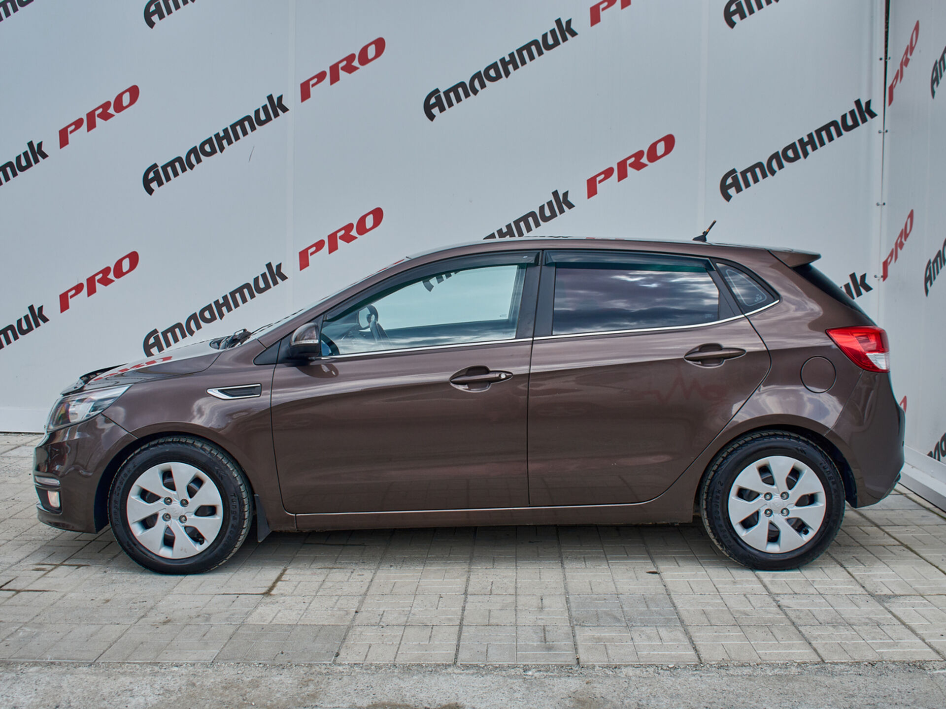 Купить Kia Rio 1.6 AT (123 л.с.), 2016 в Екатеренбурге