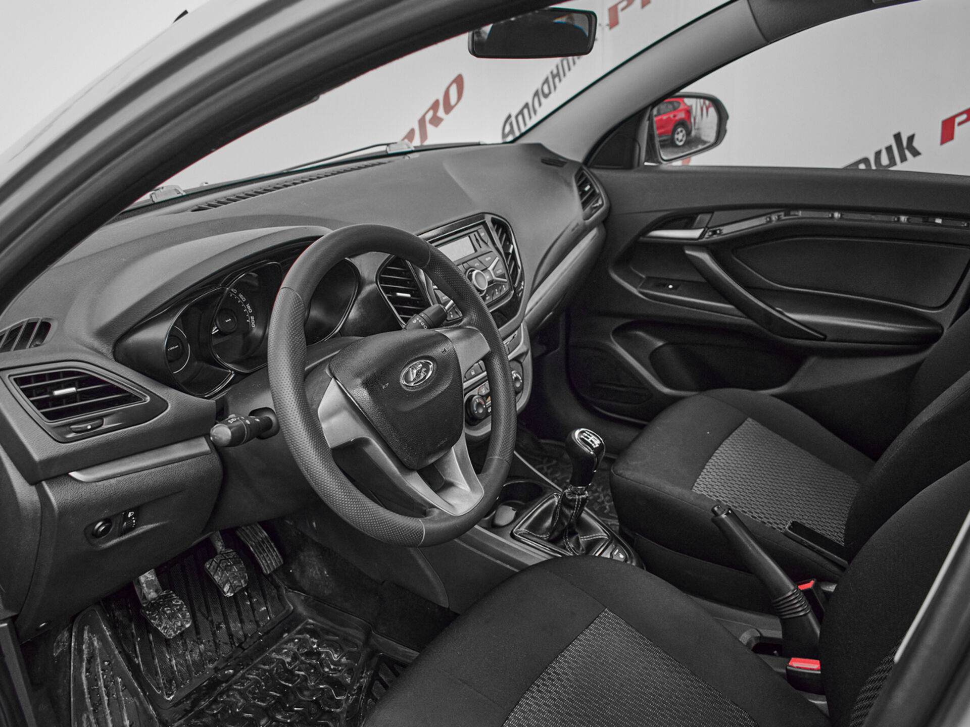 Купить Lada (ВАЗ) Vesta 1.6 MT (106 л.с.), 2016 в Екатеренбурге