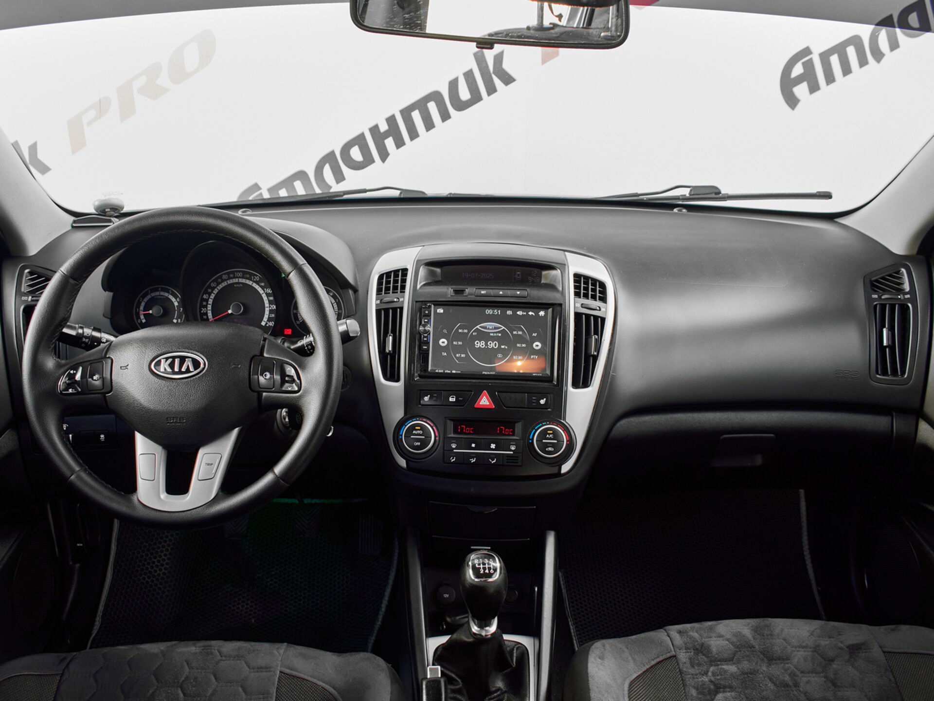 Купить Kia Ceed 1.6 MT (125 л.с.), 2011 в Екатеренбурге