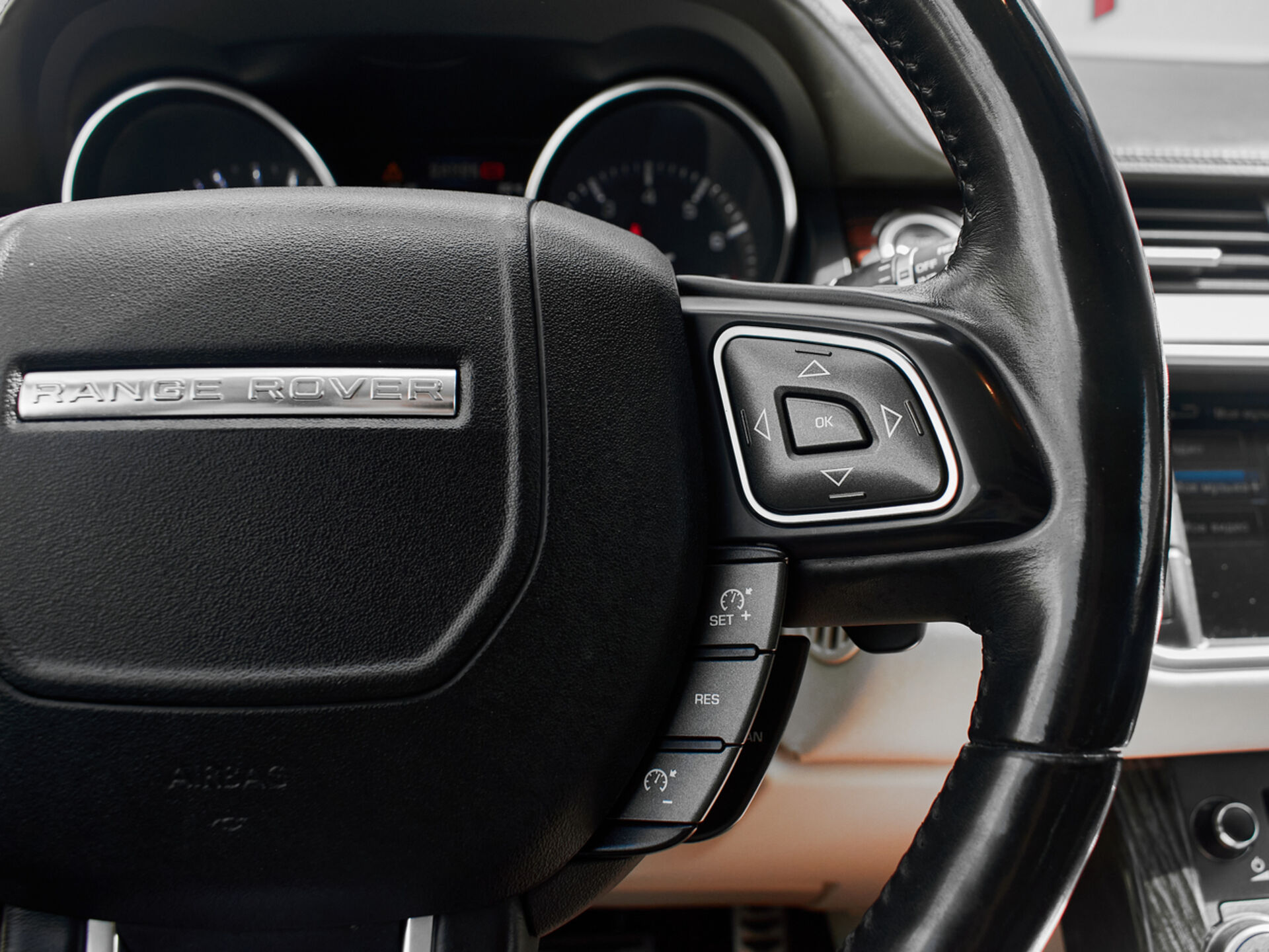 Купить Land Rover Range Rover Evoque 6-speed 2.0 AT (240 л.с.) 4WD, 2013 в Екатеренбурге