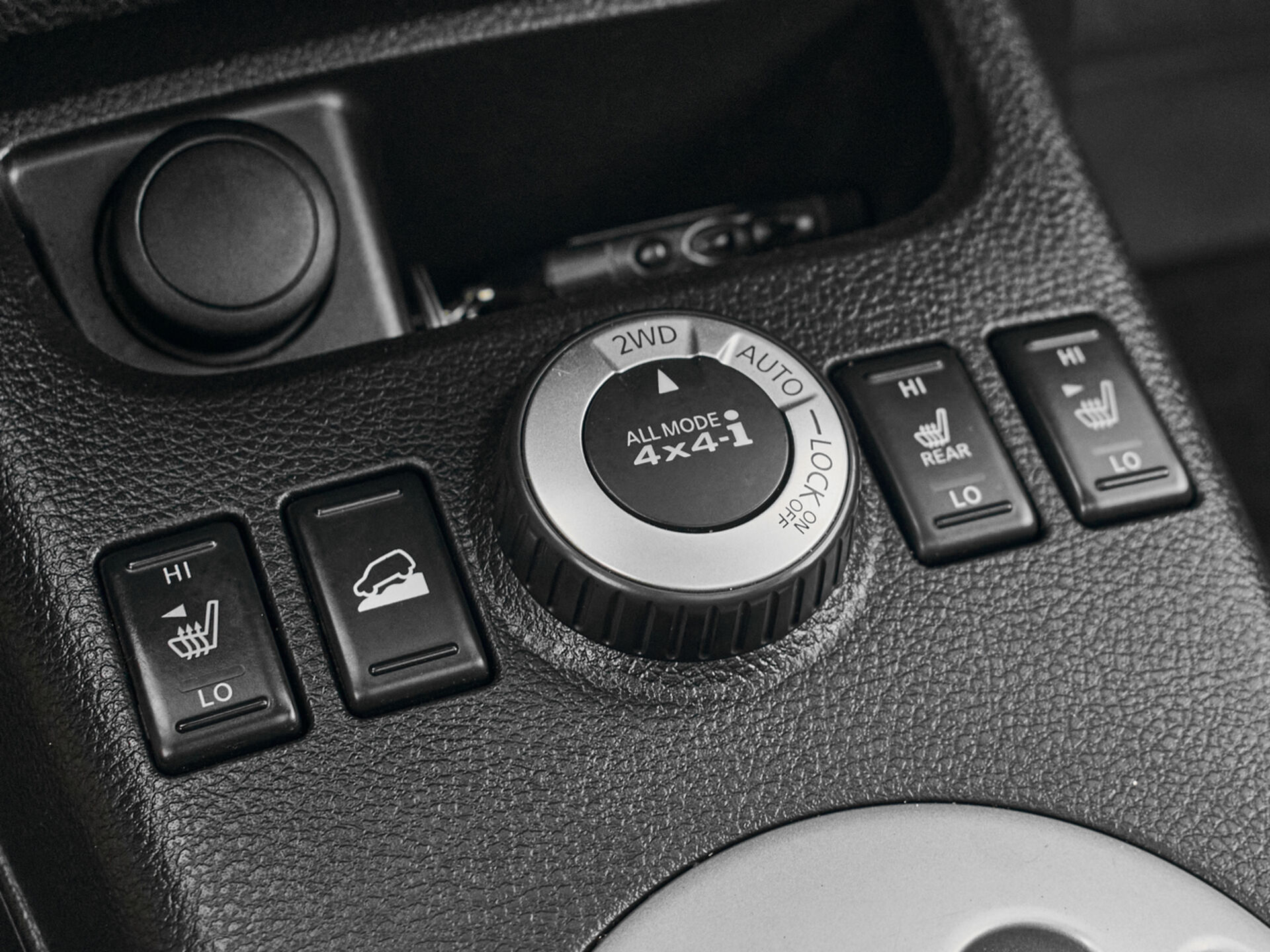 Купить Nissan X-Trail 2.5 CVT (169 л.с.) 4WD, 2012 в Екатеренбурге