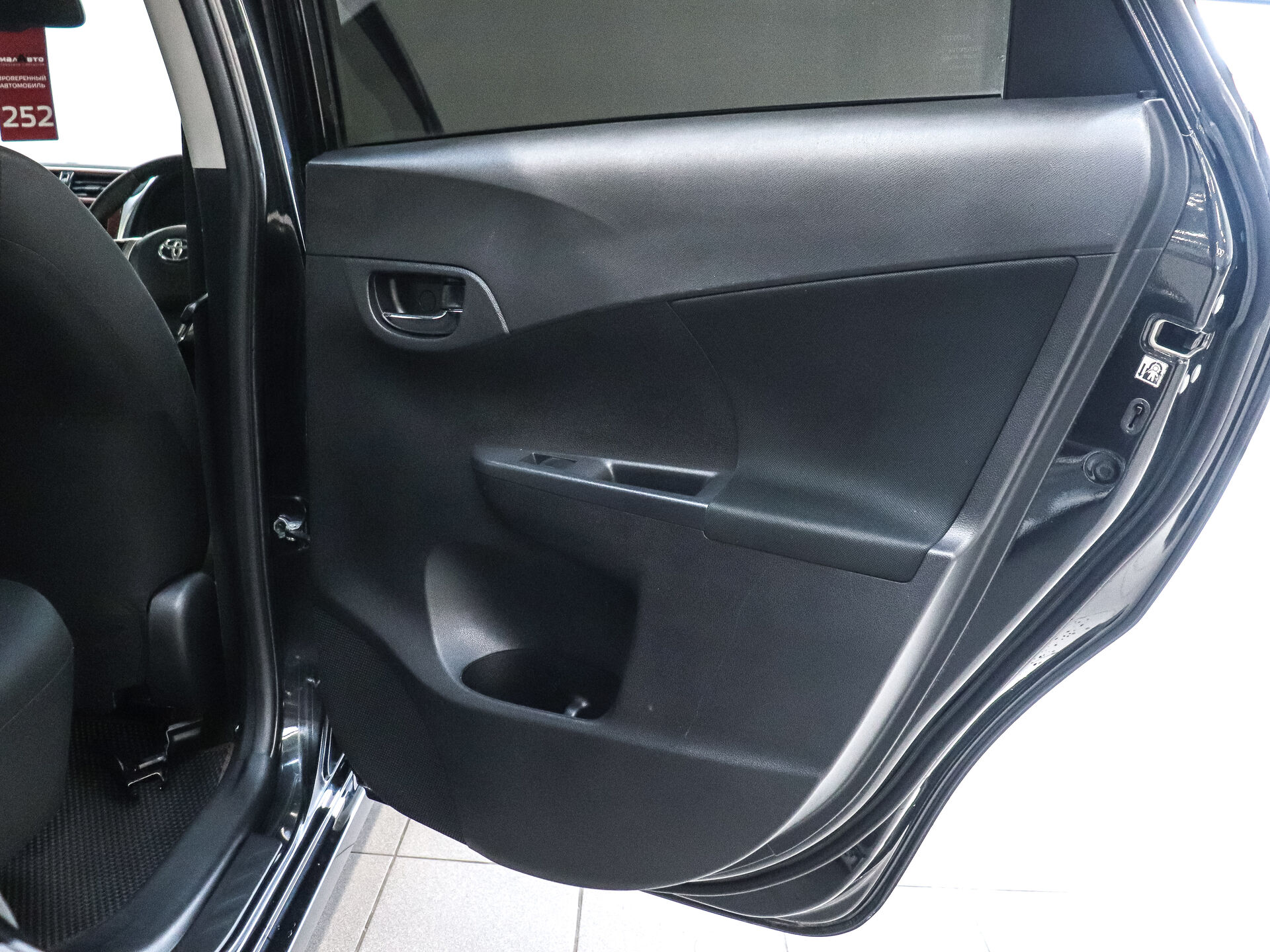 Toyota Ractis 2016 14