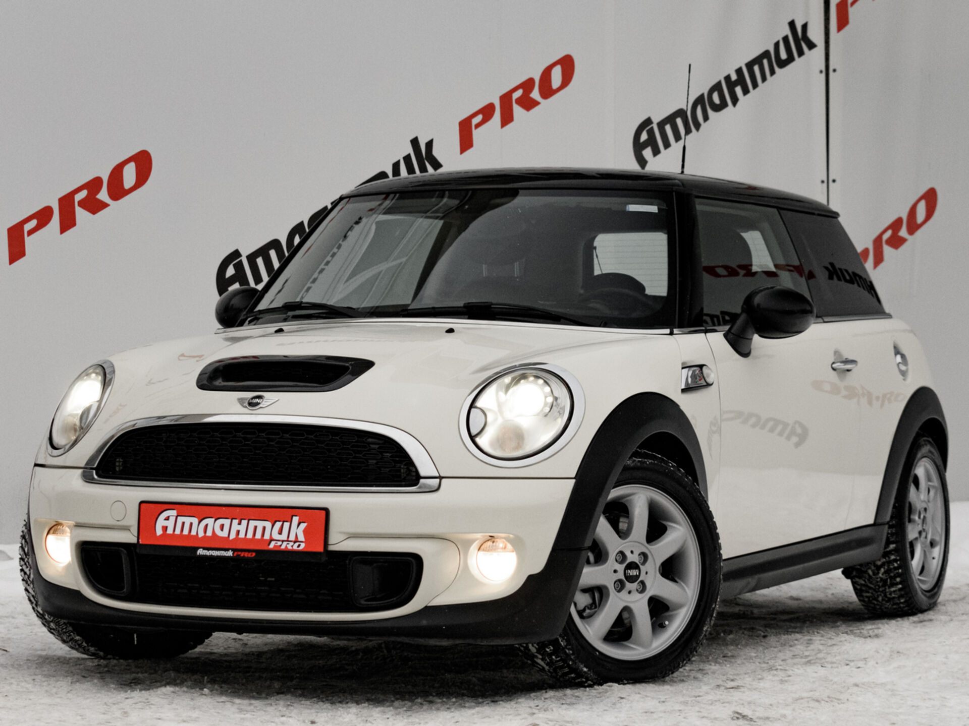 Купить MINI Hatch Cooper S 1.6 AT (184 л.с.), 2012 в Екатеренбурге
