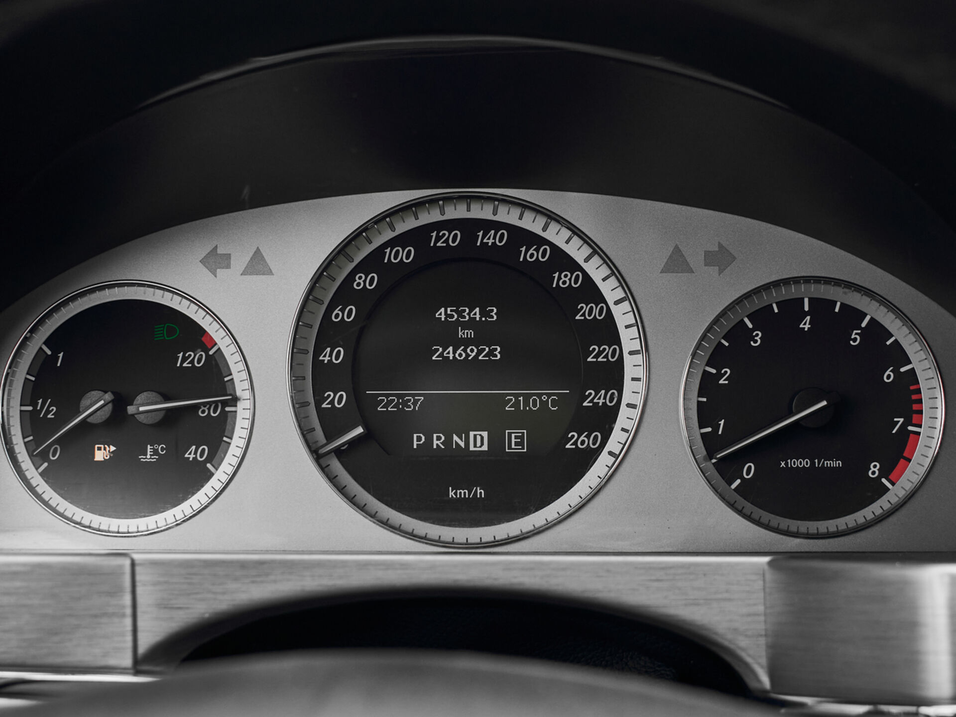Купить Mercedes-Benz GLK-Класс 300 3.0 AT (231 л.с.) 4WD, 2011 в Екатеренбурге