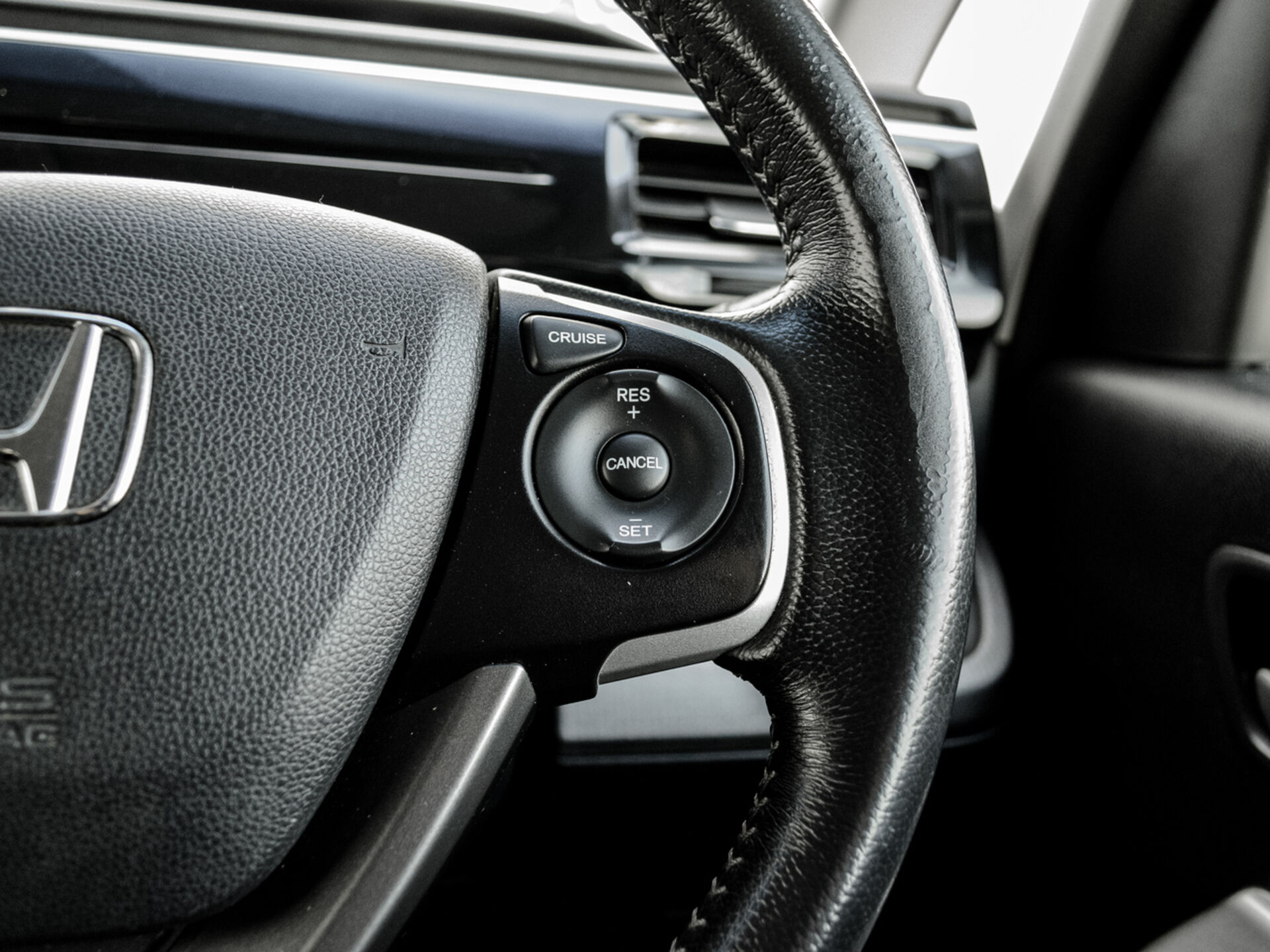 Купить Honda Stepwgn Spada 1.5 CVT (150 л.с.), 2015 в Екатеренбурге