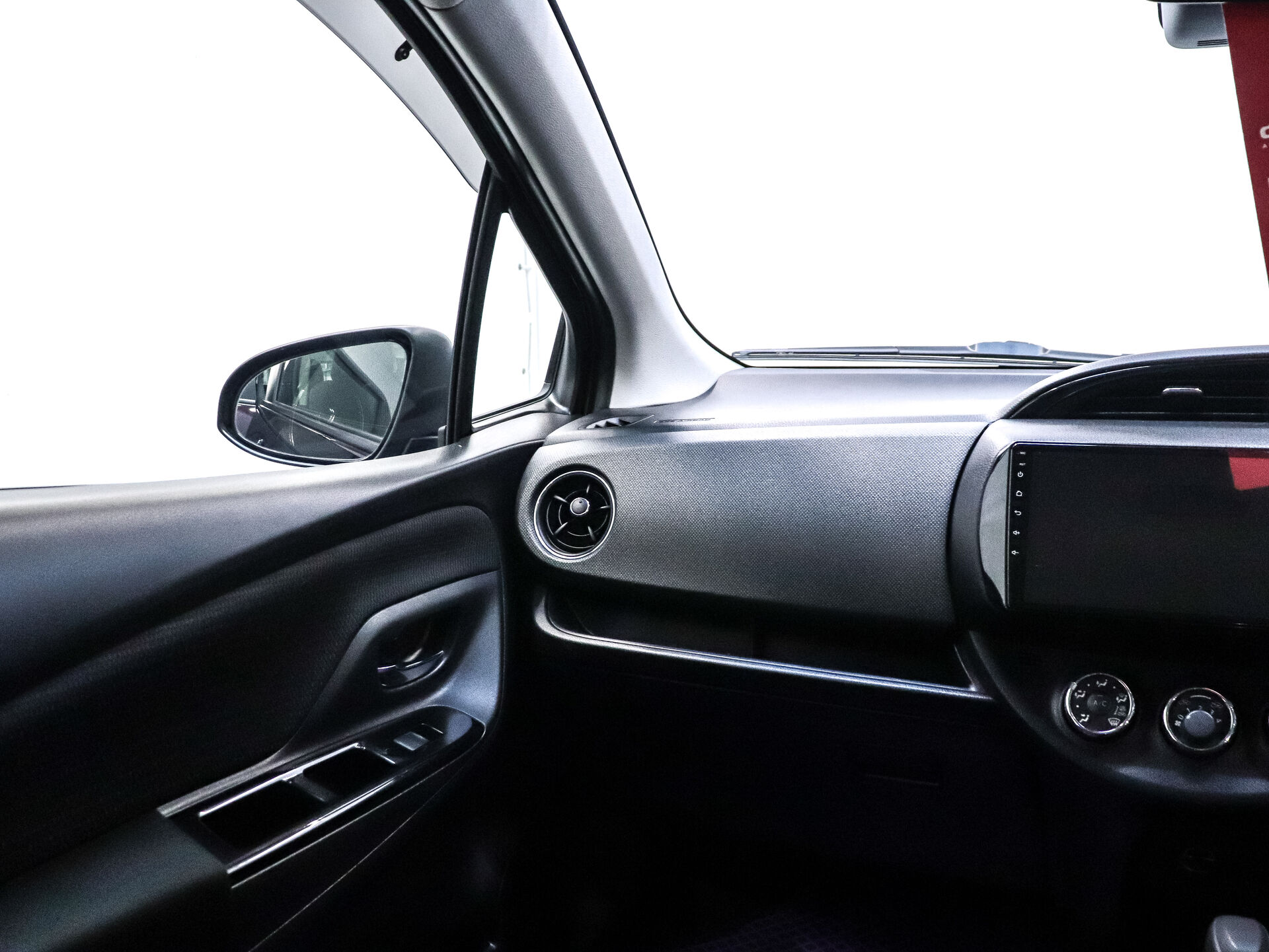 Toyota Vitz 2016 13