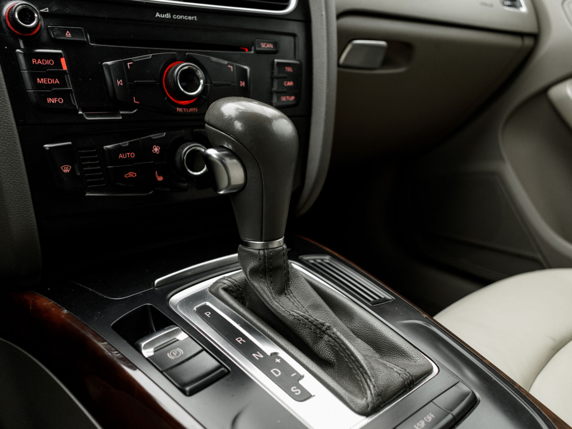 Купить Audi A5 2.0 CVT (180 л.с.), 2010 в Екатеренбурге