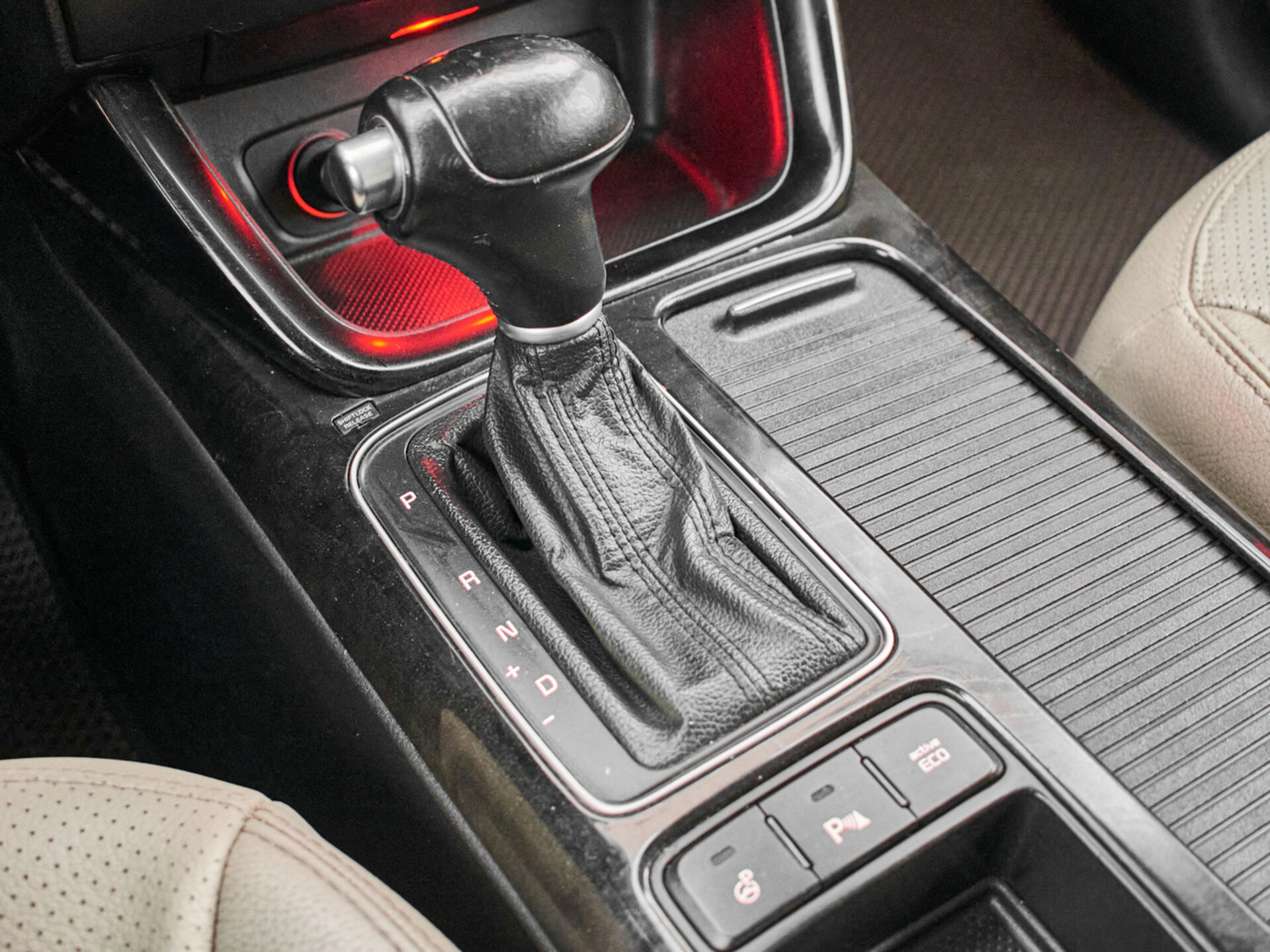 Купить Kia Sorento 2.4 AT (175 л.с.) 4WD, 2013 в Екатеренбурге