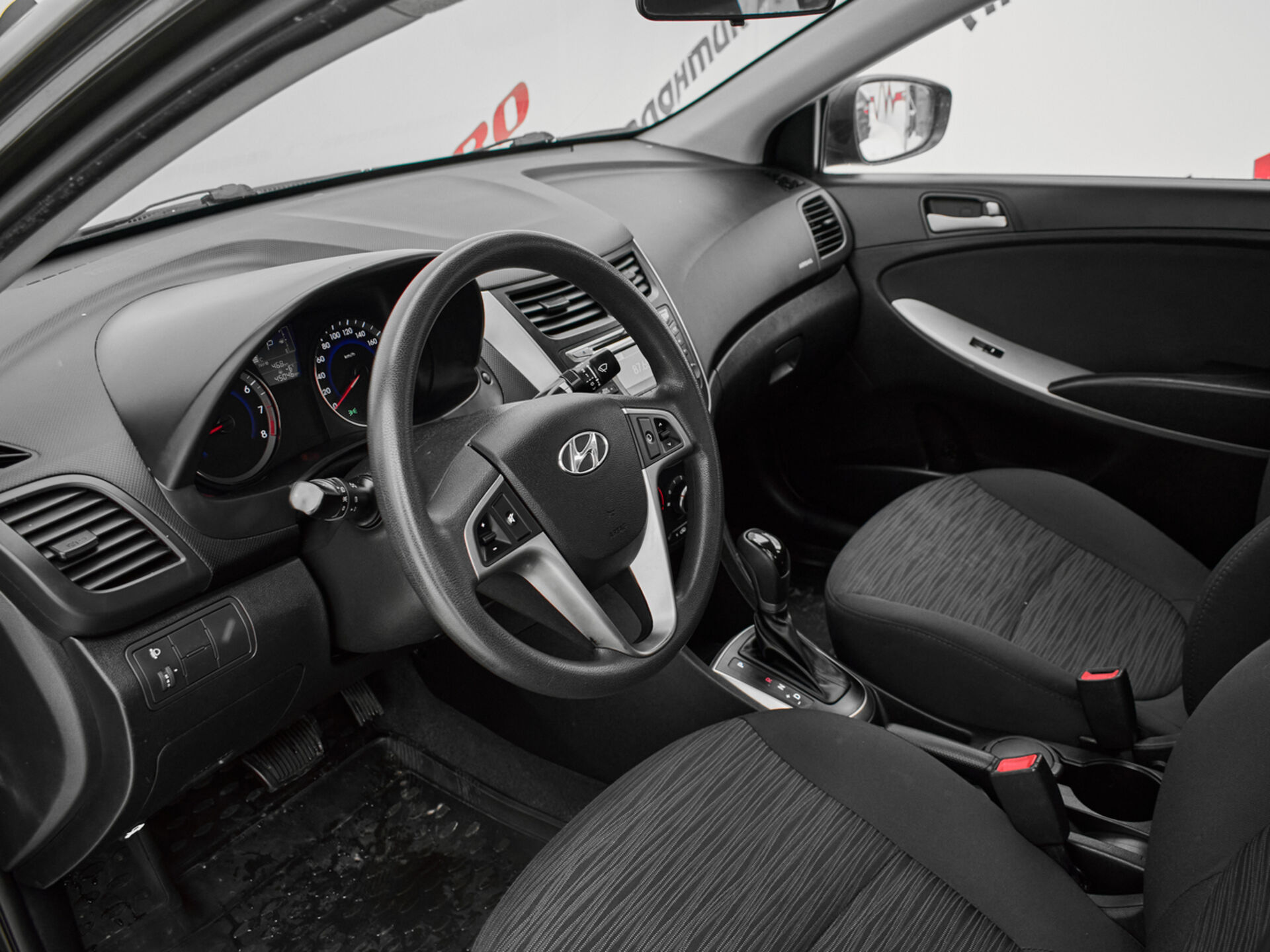 Купить Hyundai Solaris 1.6 AT (123 л.с.), 2015 в Екатеренбурге