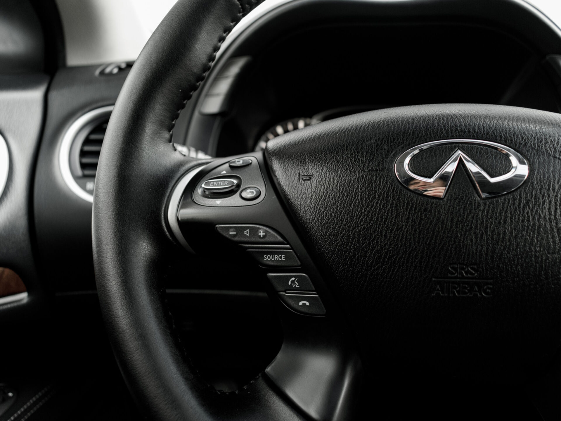 Купить Infiniti QX60 3.5 CVT (262 л.с.) 4WD, 2017 в Екатеренбурге