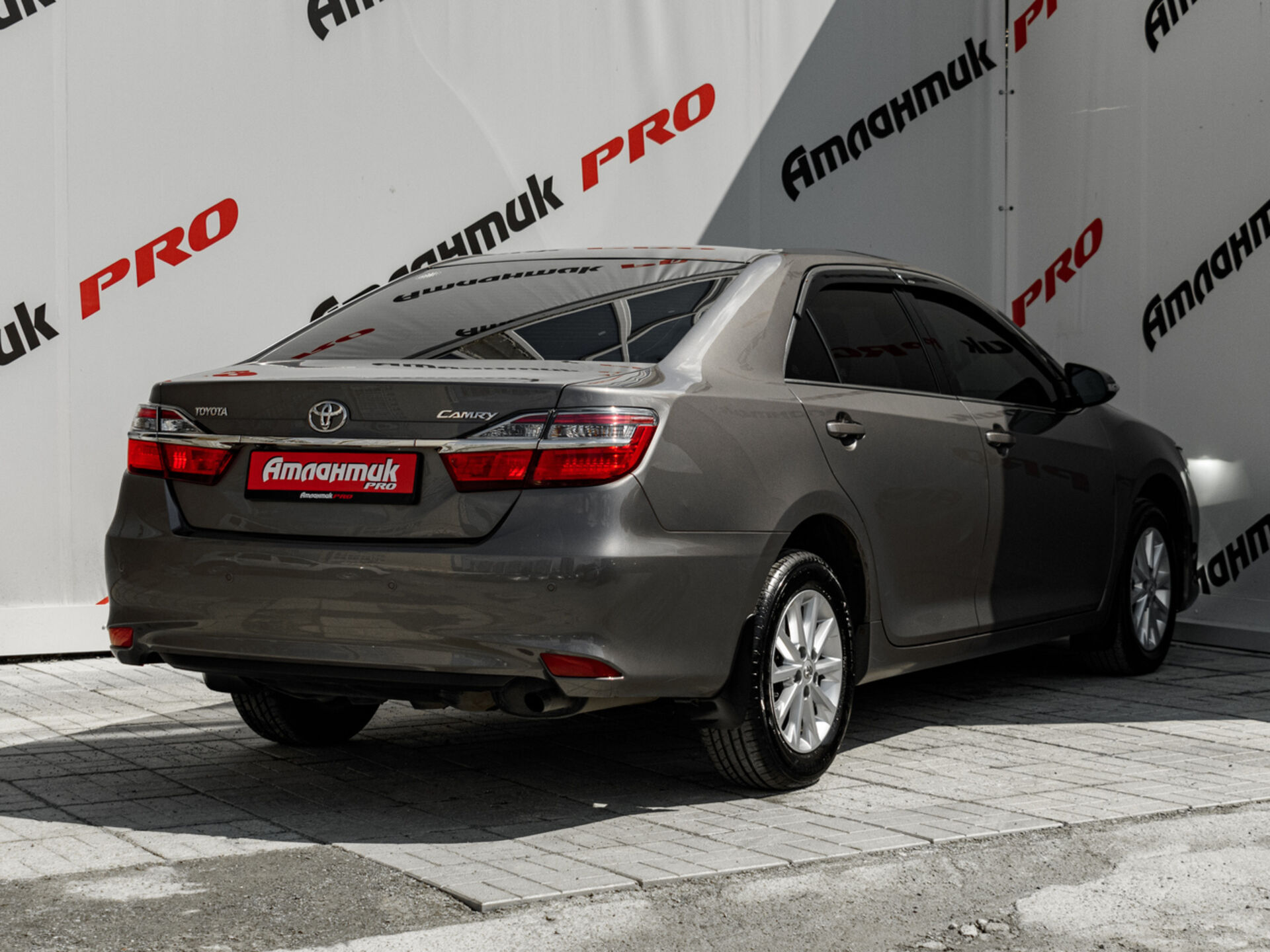 Купить Toyota Camry 2.0 AT (150 л.с.), 2015 в Екатеренбурге