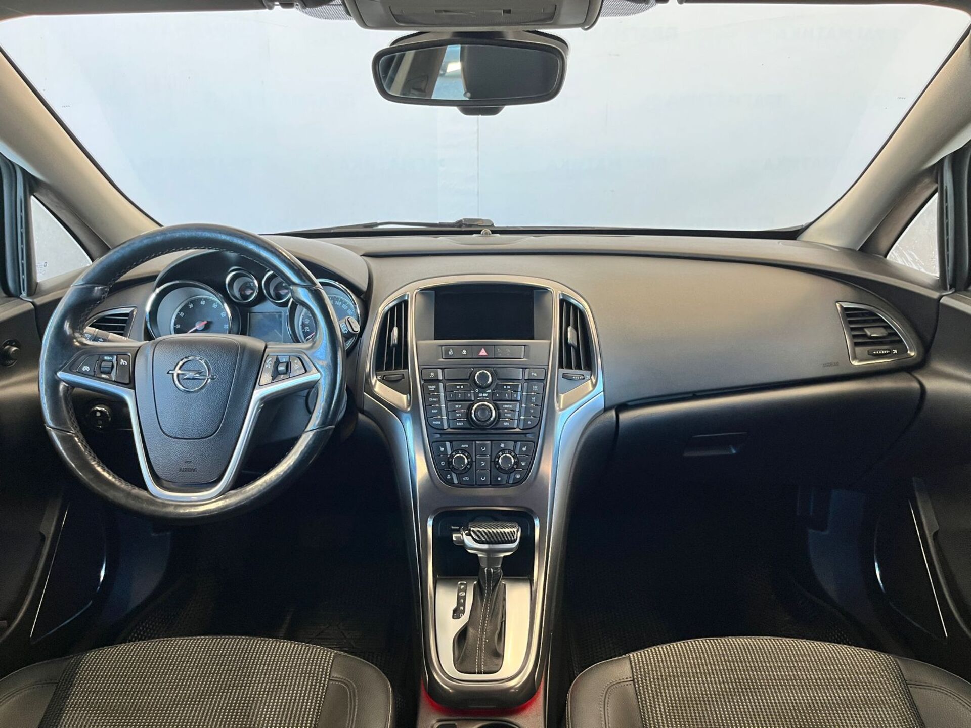 Opel Astra None 2011 г.в., 188 640 км.