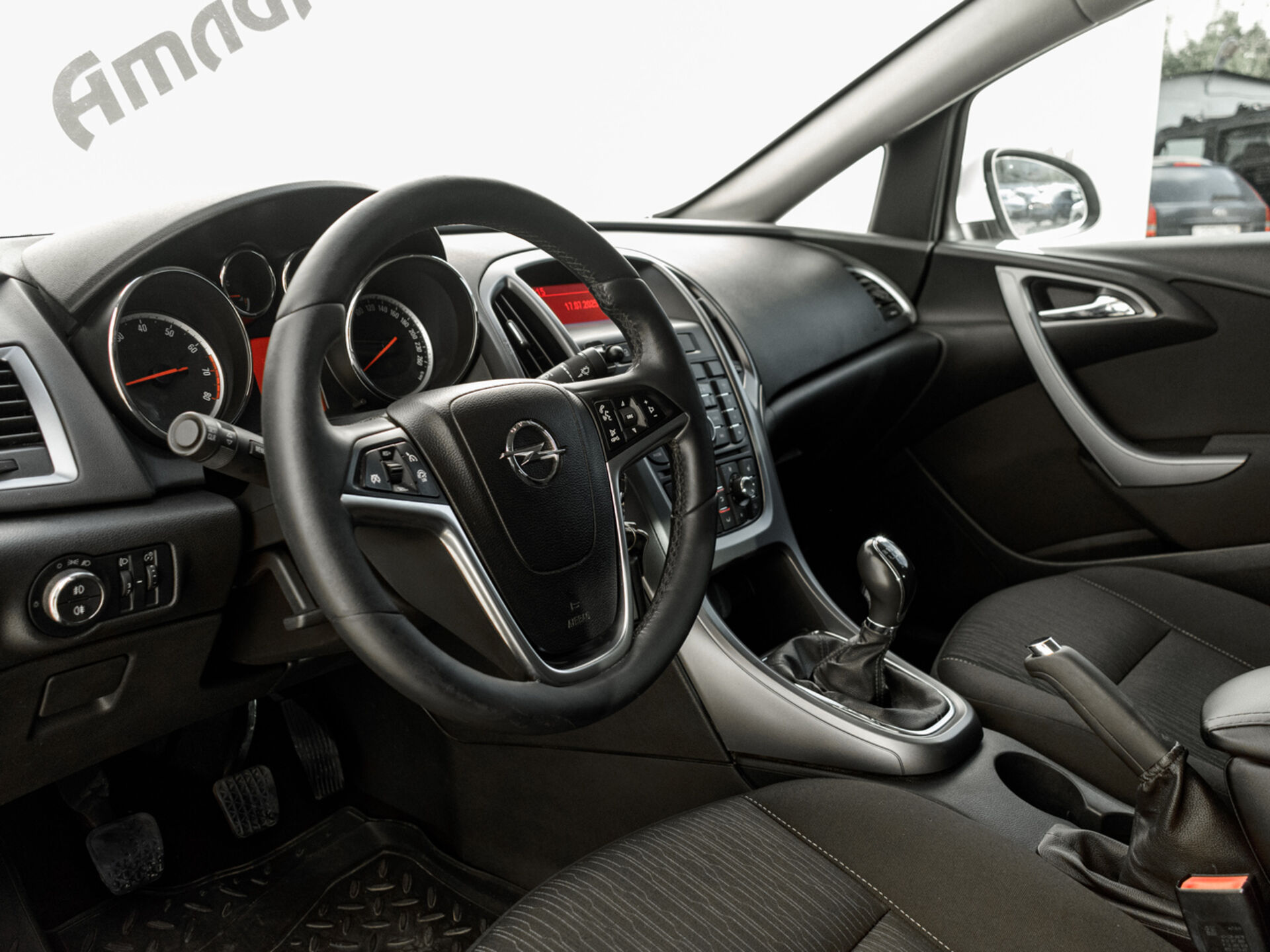 Купить Opel Astra 1.6 MT (115 л.с.), 2013 в Екатеренбурге