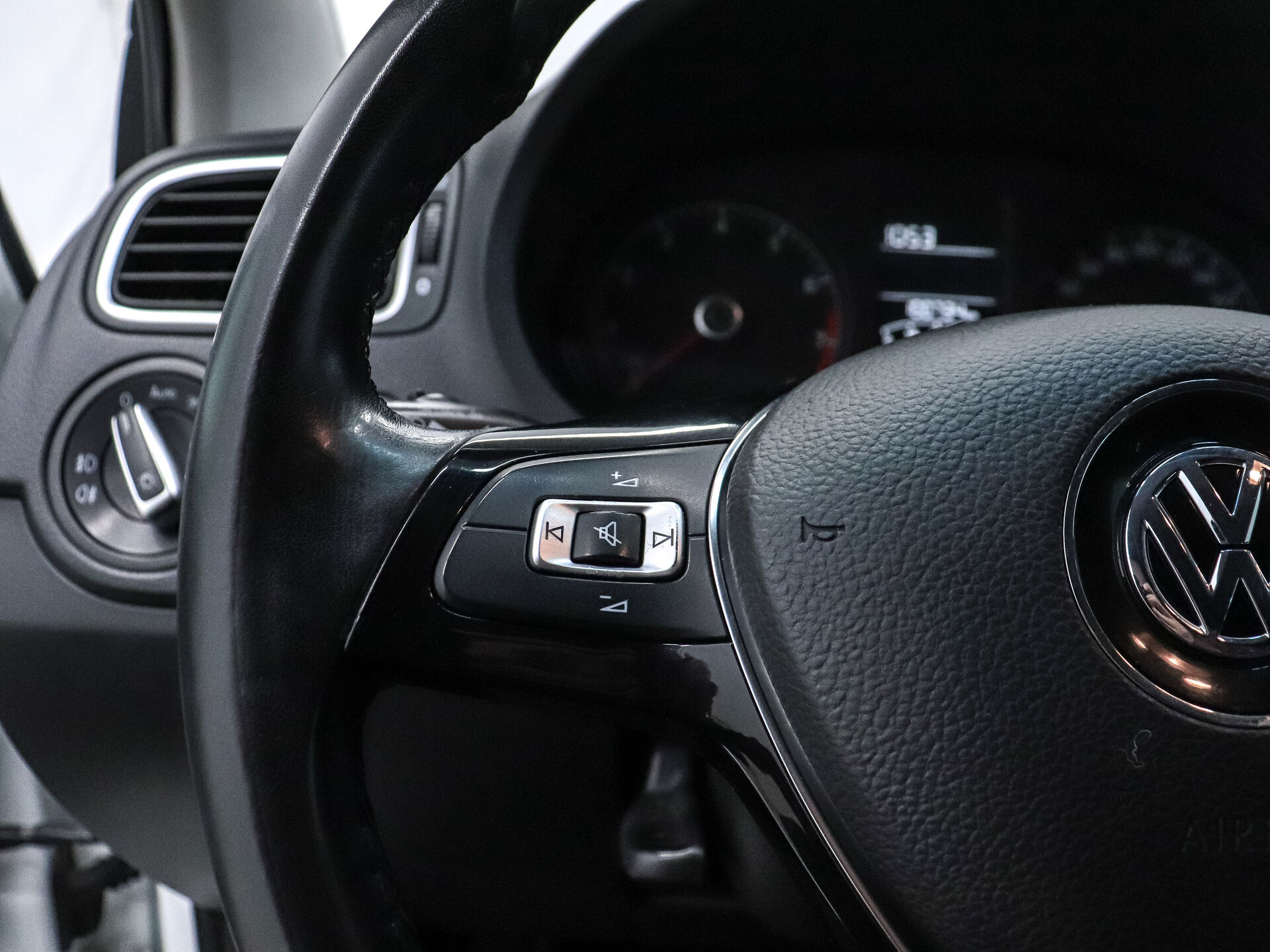 Volkswagen Polo 2015 10