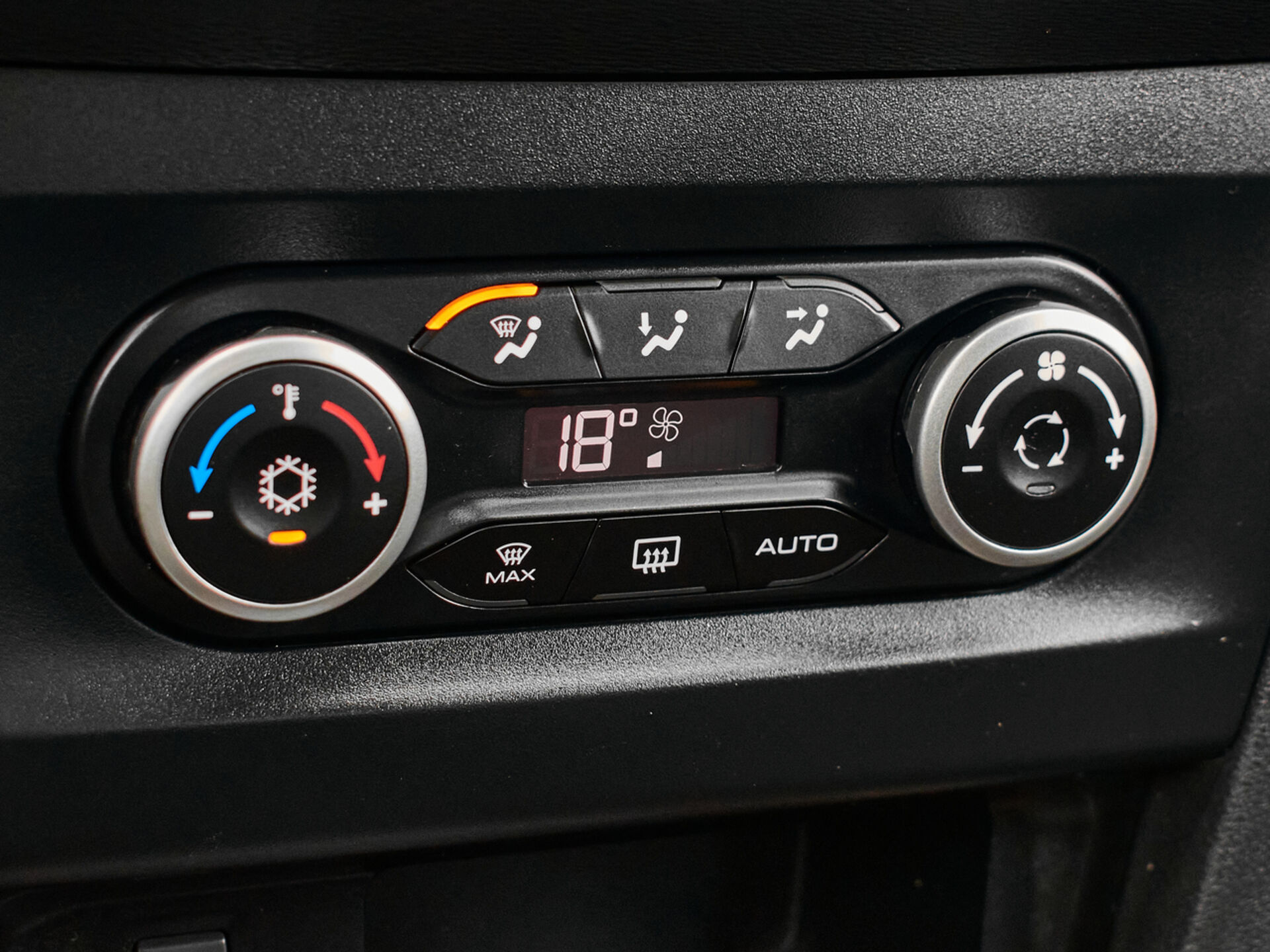 Купить Lada (ВАЗ) XRAY 1.6 MT (106 л.с.), 2017 в Екатеренбурге