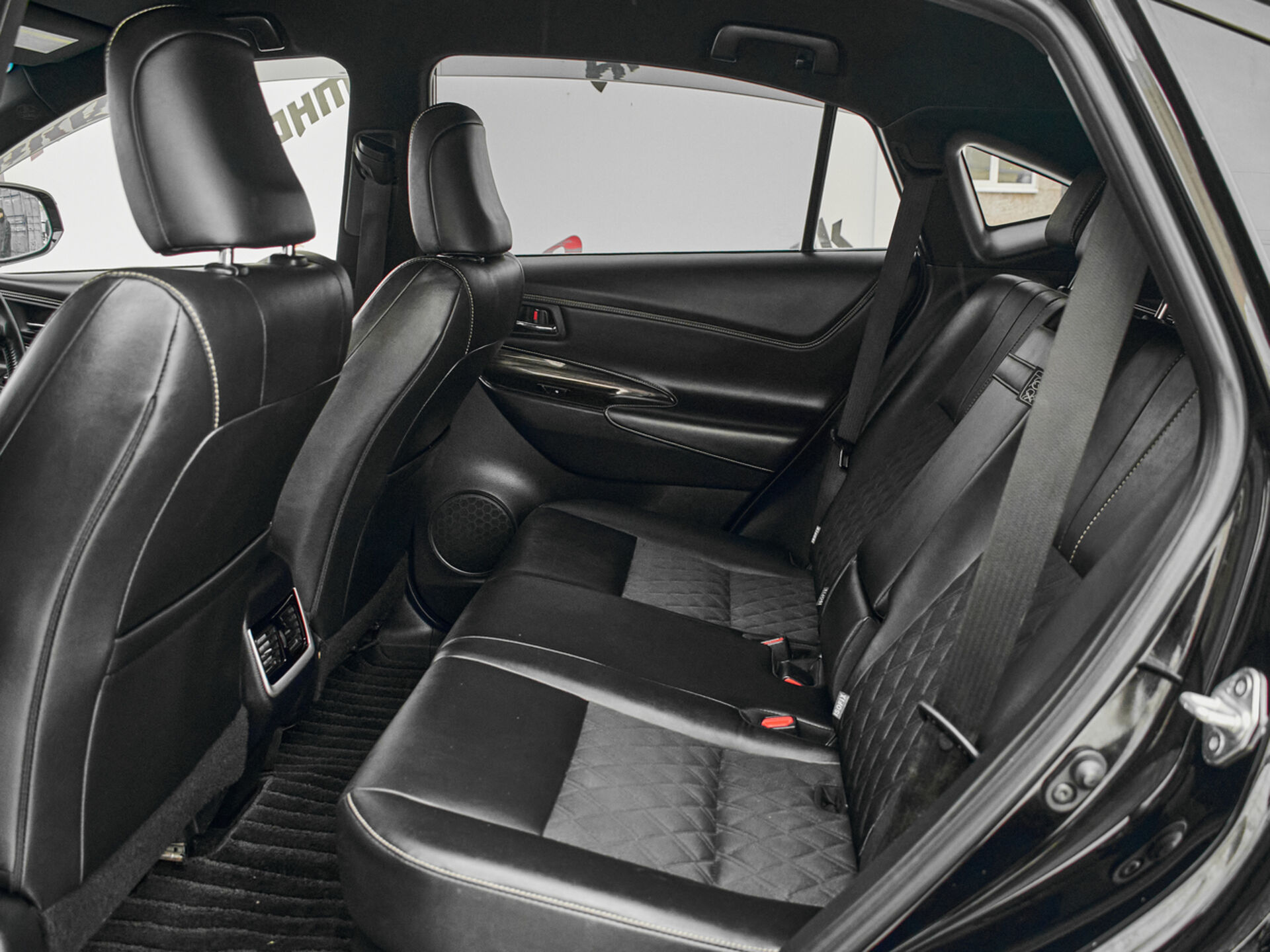 Купить Toyota Harrier 2.0 CVT (151 л.с.), 2017 в Екатеренбурге