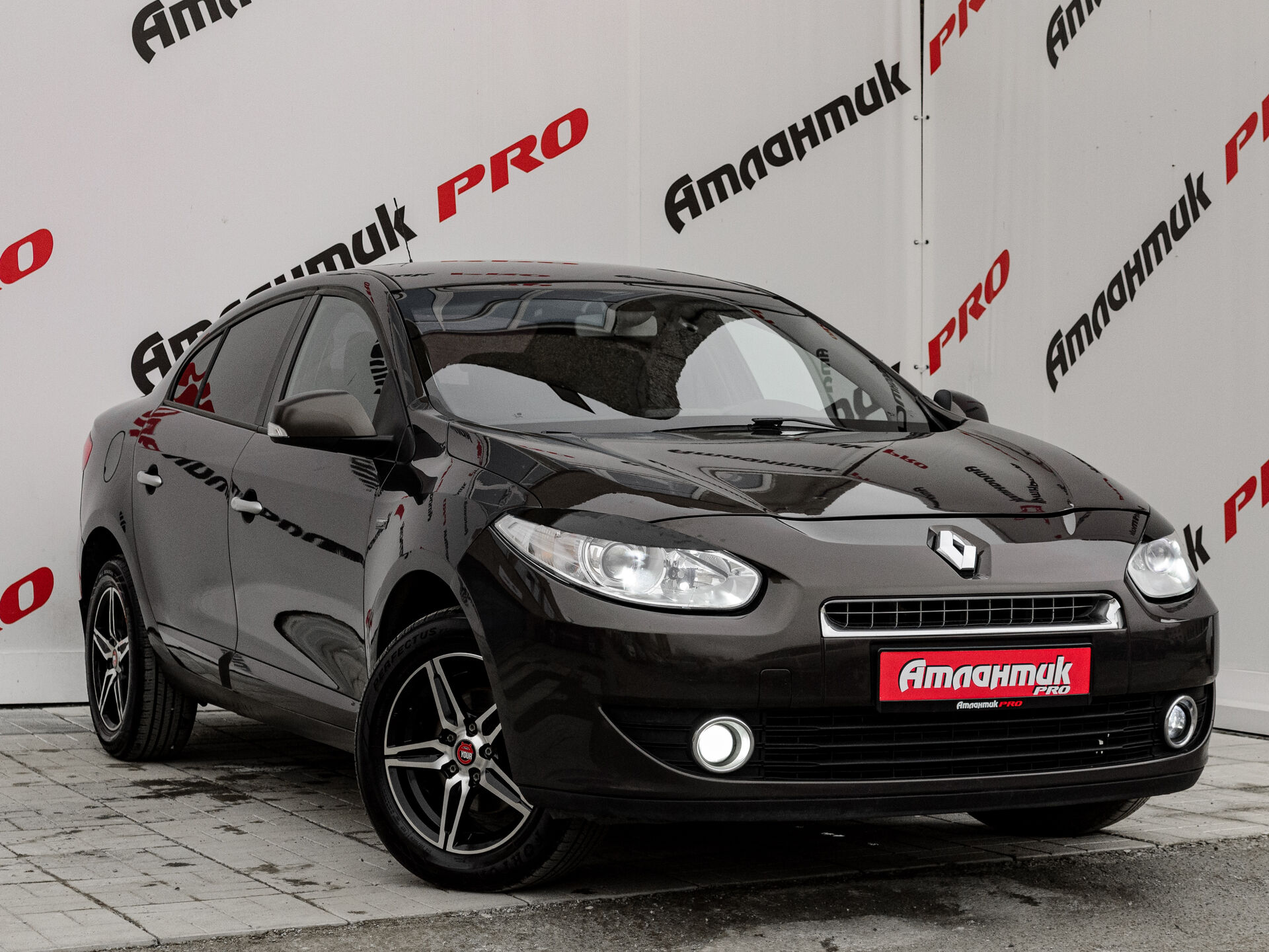Купить Renault Fluence 1.6 AT (106 л.с.), 2012 в Екатеренбурге