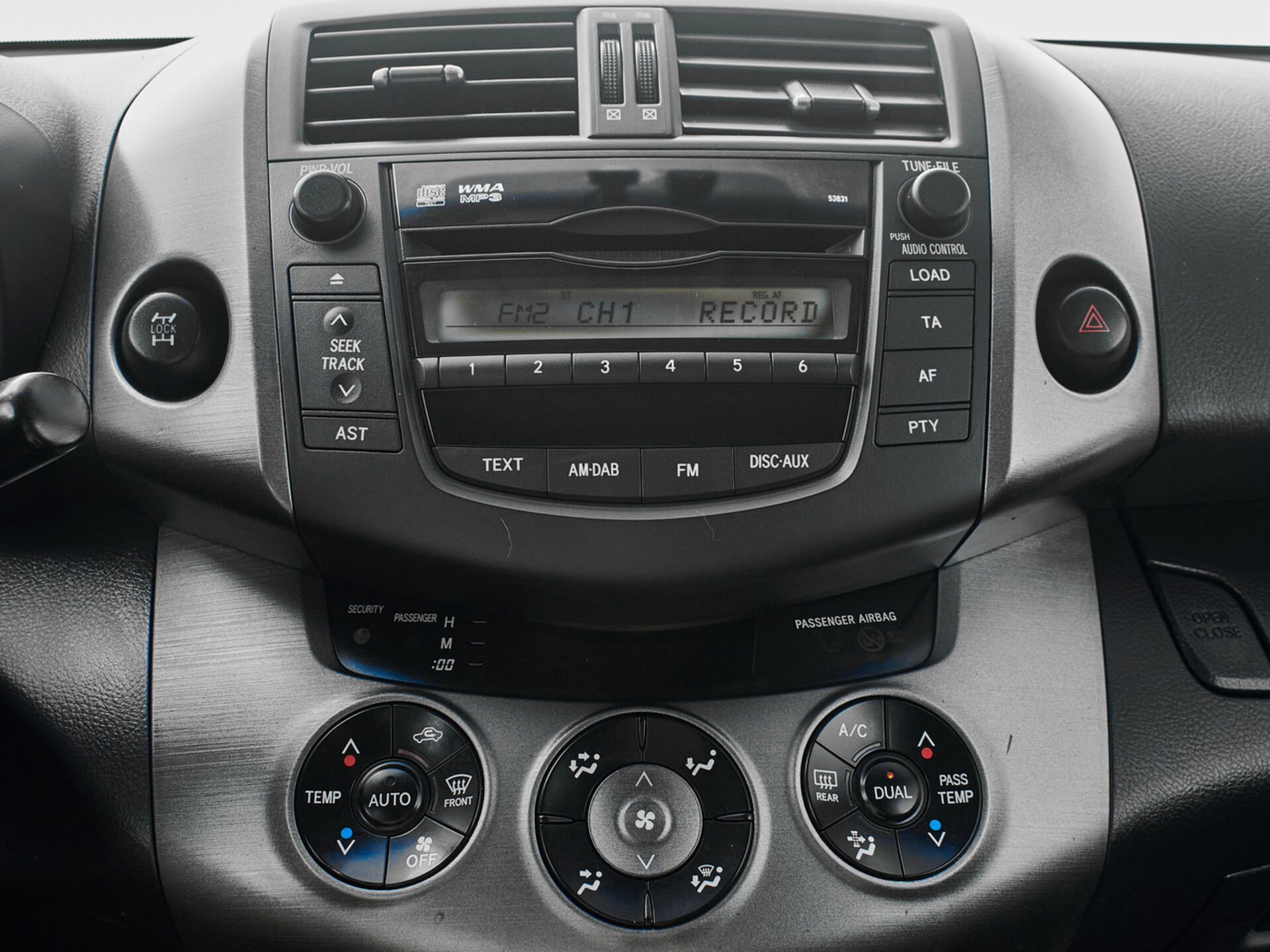 Купить Toyota RAV4 2.4 AT (170 л.с.) 4WD, 2012 в Екатеренбурге