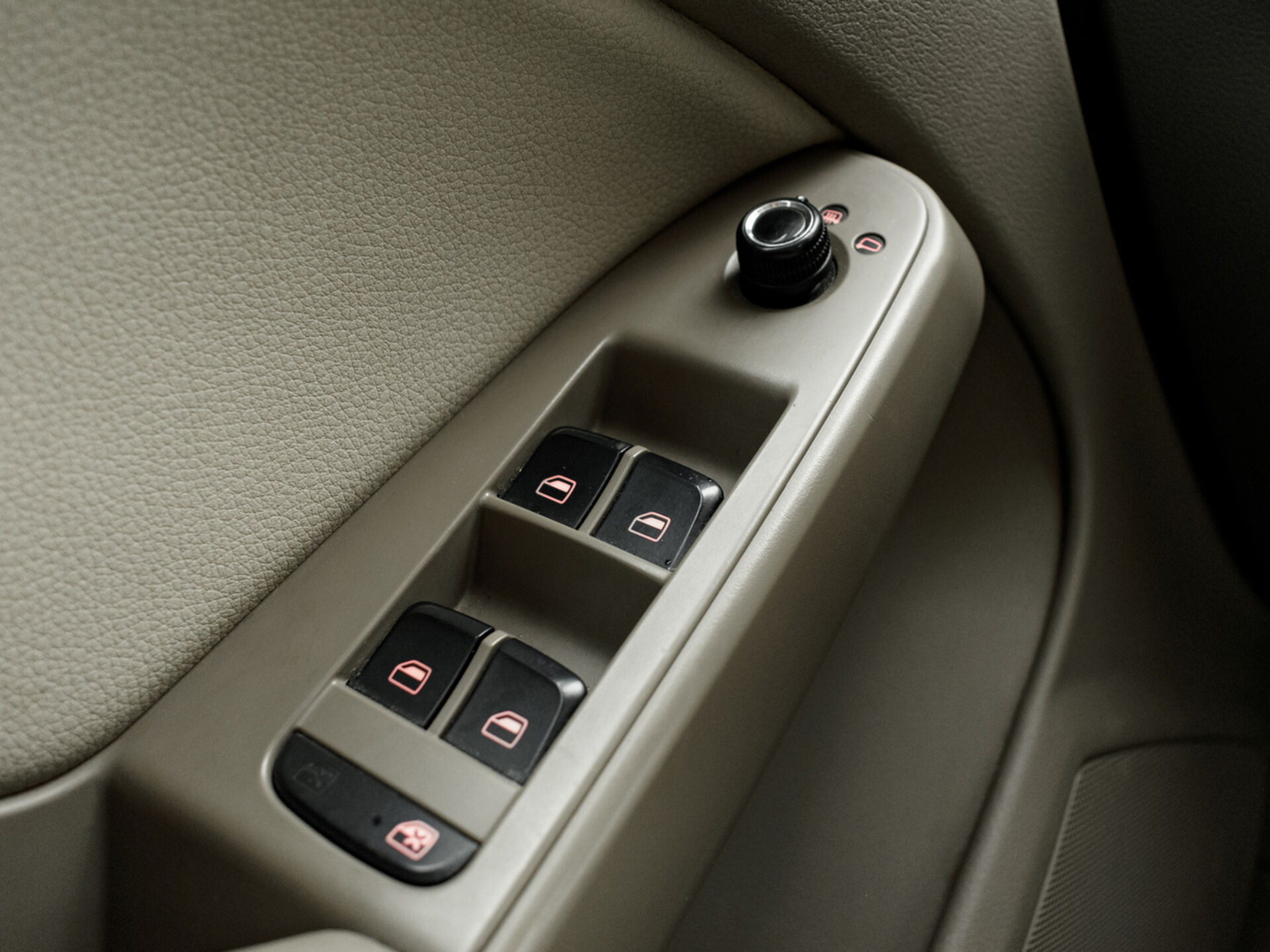 Купить Audi A5 2.0 CVT (180 л.с.), 2010 в Екатеренбурге