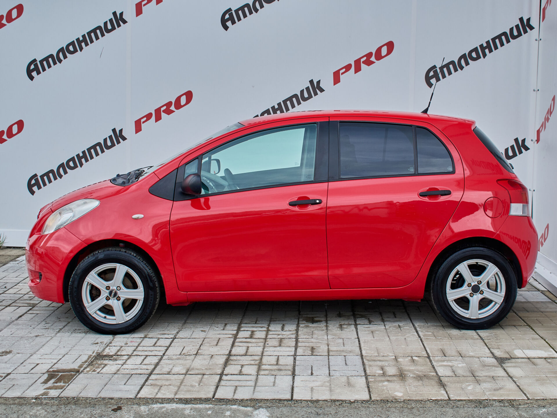 Купить Toyota Yaris 1.0 MT (69 л.с.), 2008 в Екатеренбурге