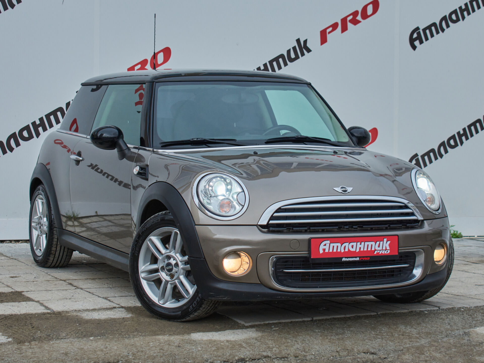 Купить MINI Hatch Cooper 1.6 AT (122 л.с.), 2011 в Екатеренбурге