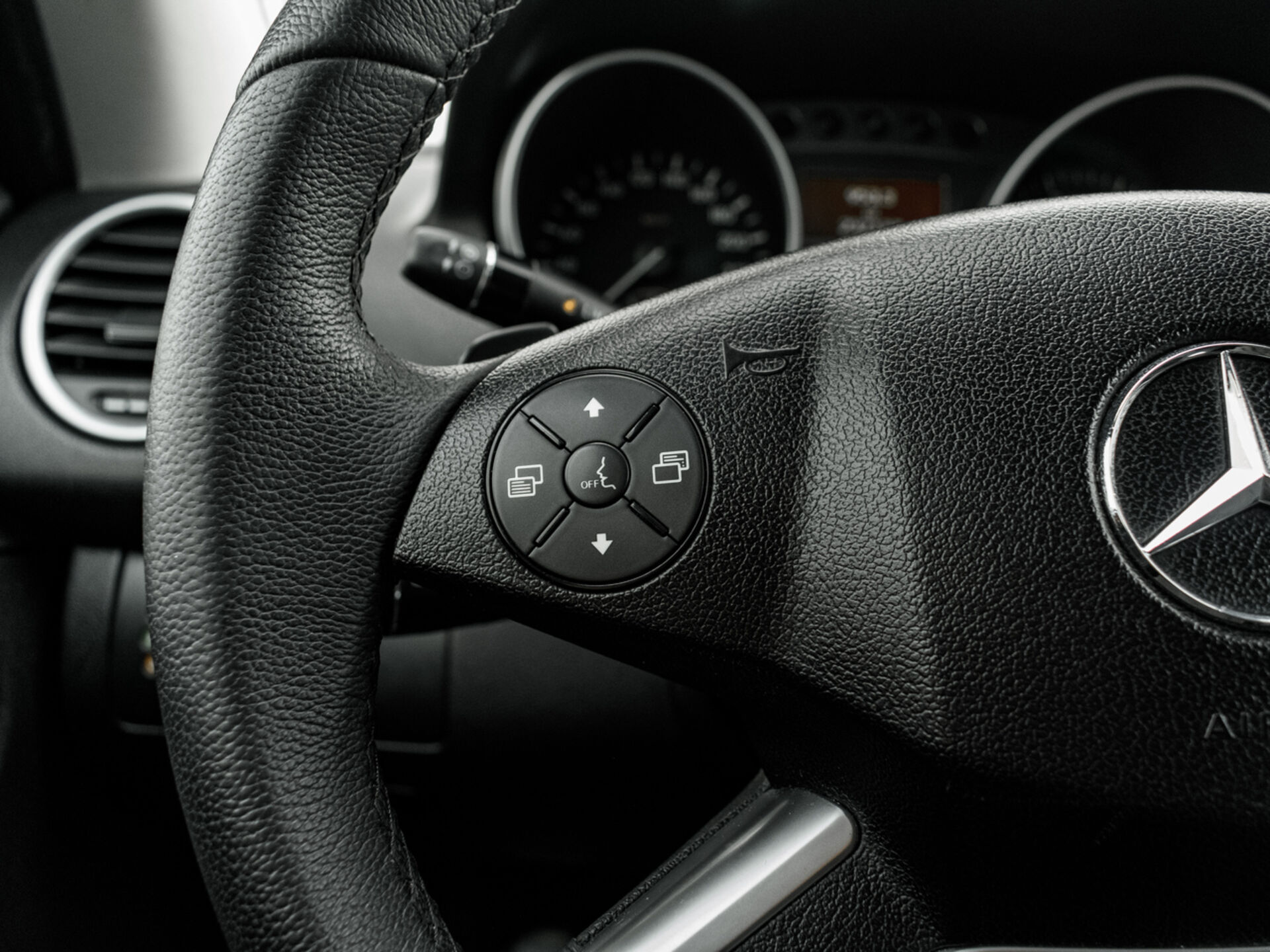 Купить Mercedes-Benz M-Класс 350 3.5 AT (272 л.с.) 4WD, 2008 в Екатеренбурге