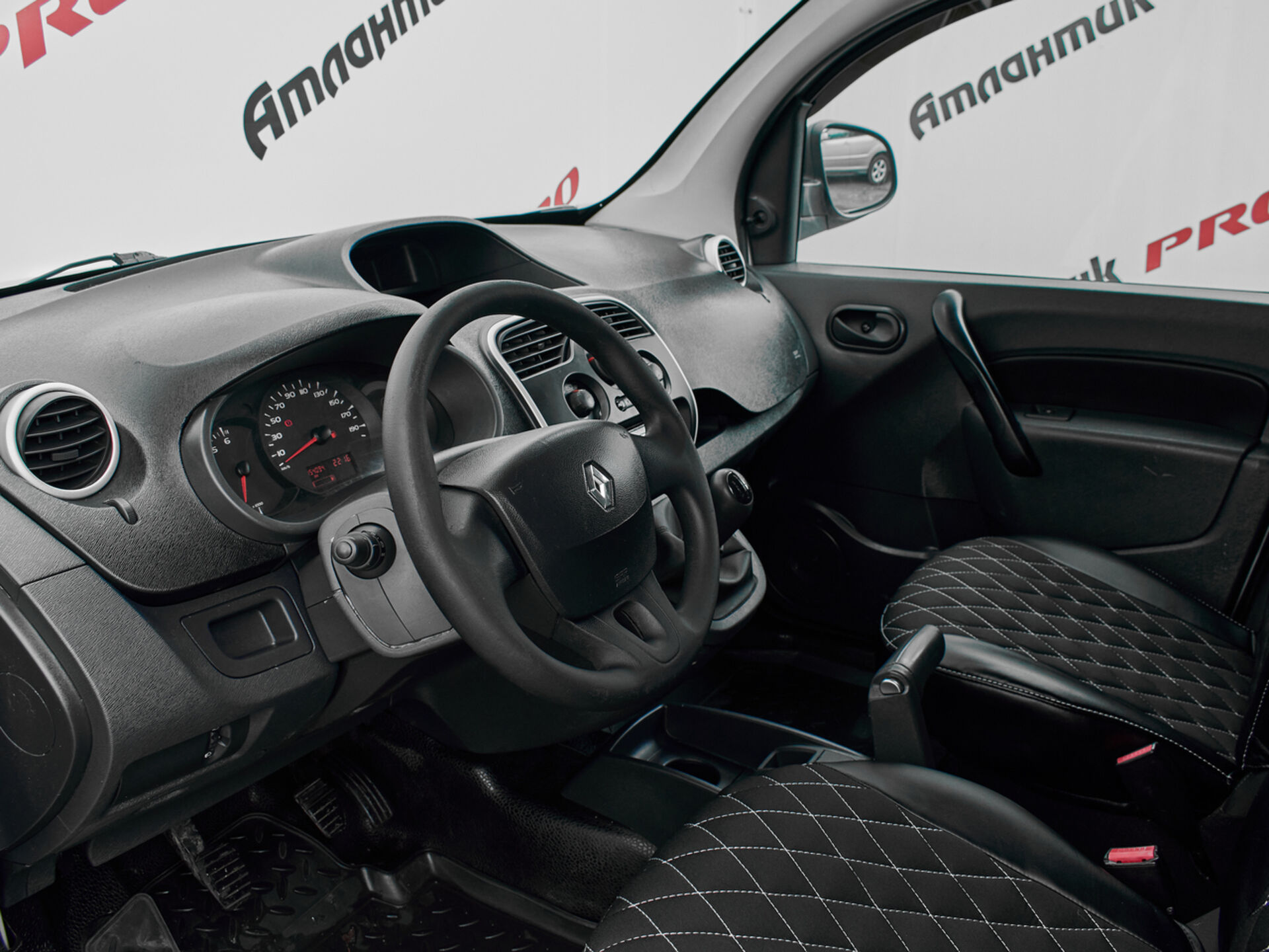 Купить Renault Kangoo 1.6 MT (102 л.с.), 2013 в Екатеренбурге