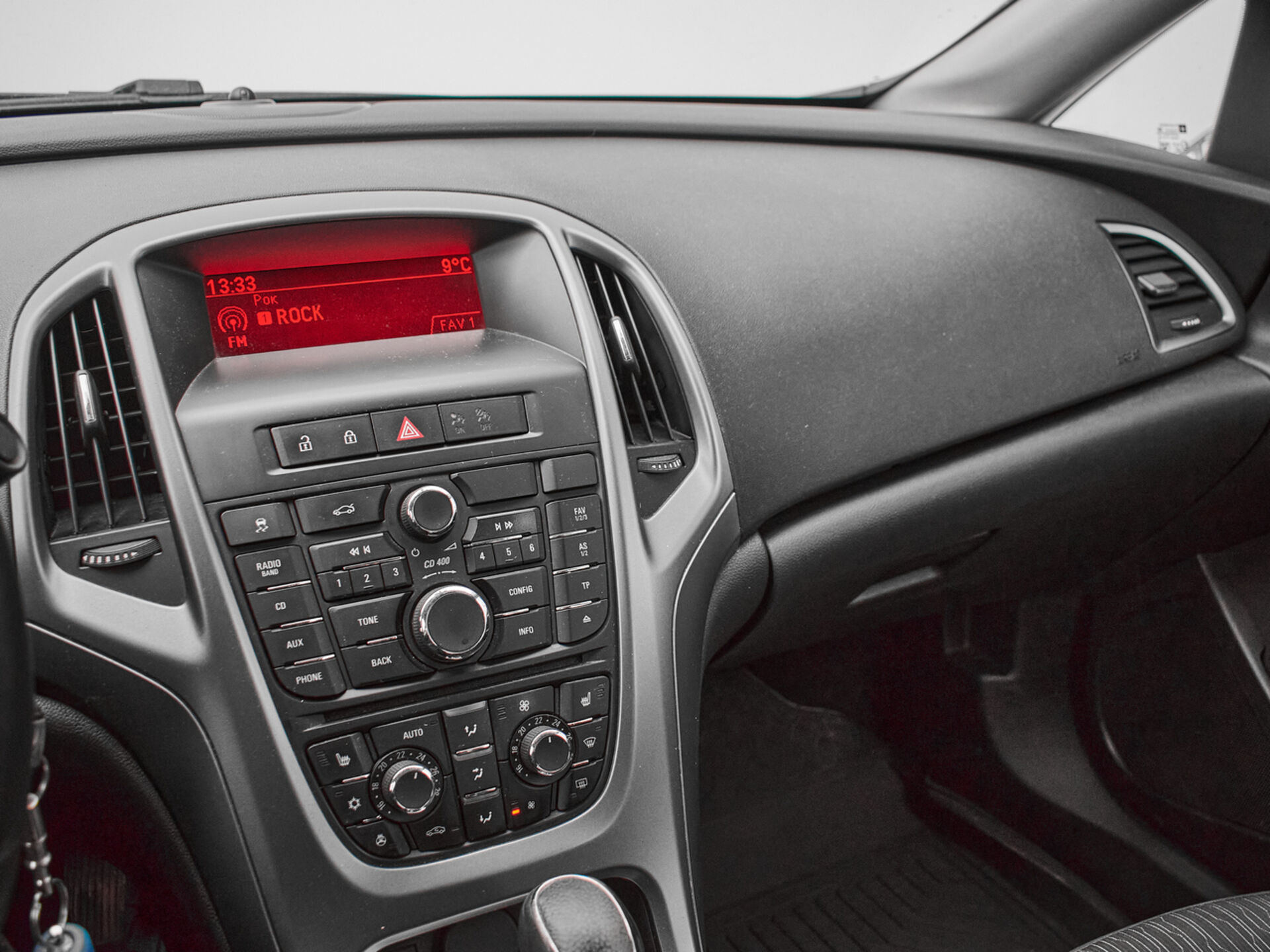 Купить Opel Astra 1.6 AT (115 л.с.), 2013 в Екатеренбурге