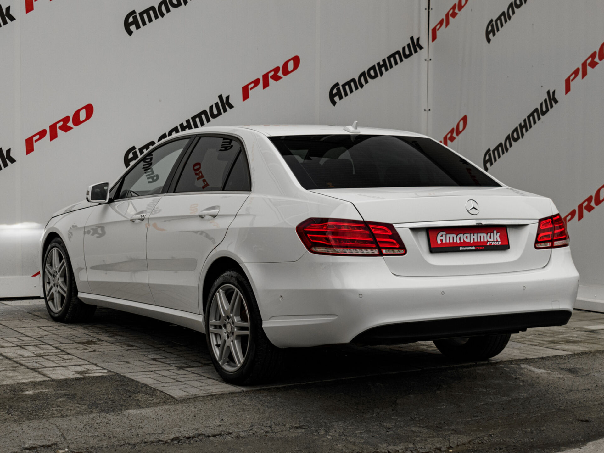 Купить Mercedes-Benz E-Класс 200 2.0 AT (184 л.с.), 2014 в Екатеренбурге