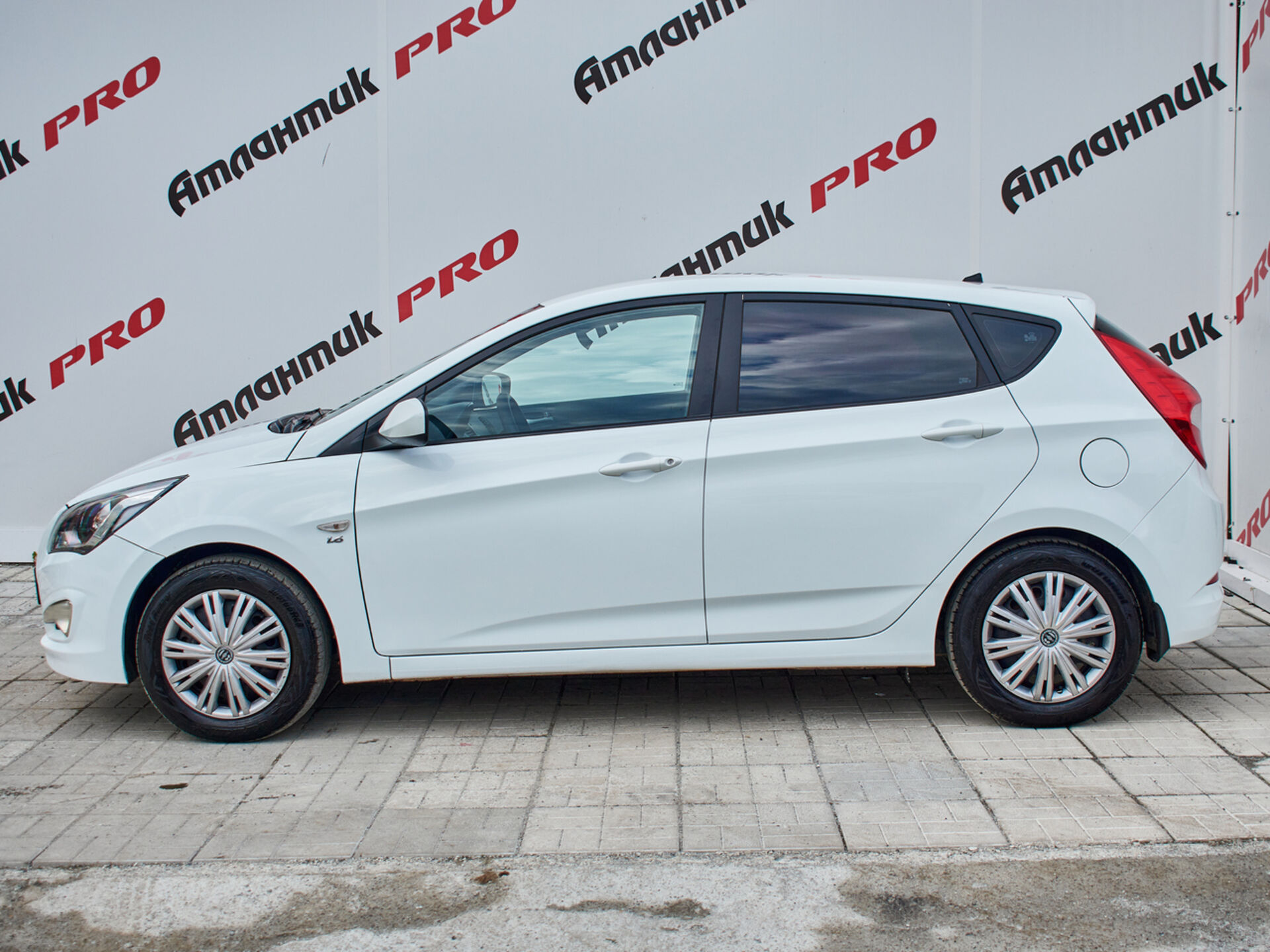 Купить Hyundai Solaris 1.6 MT (123 л.с.), 2016 в Екатеренбурге